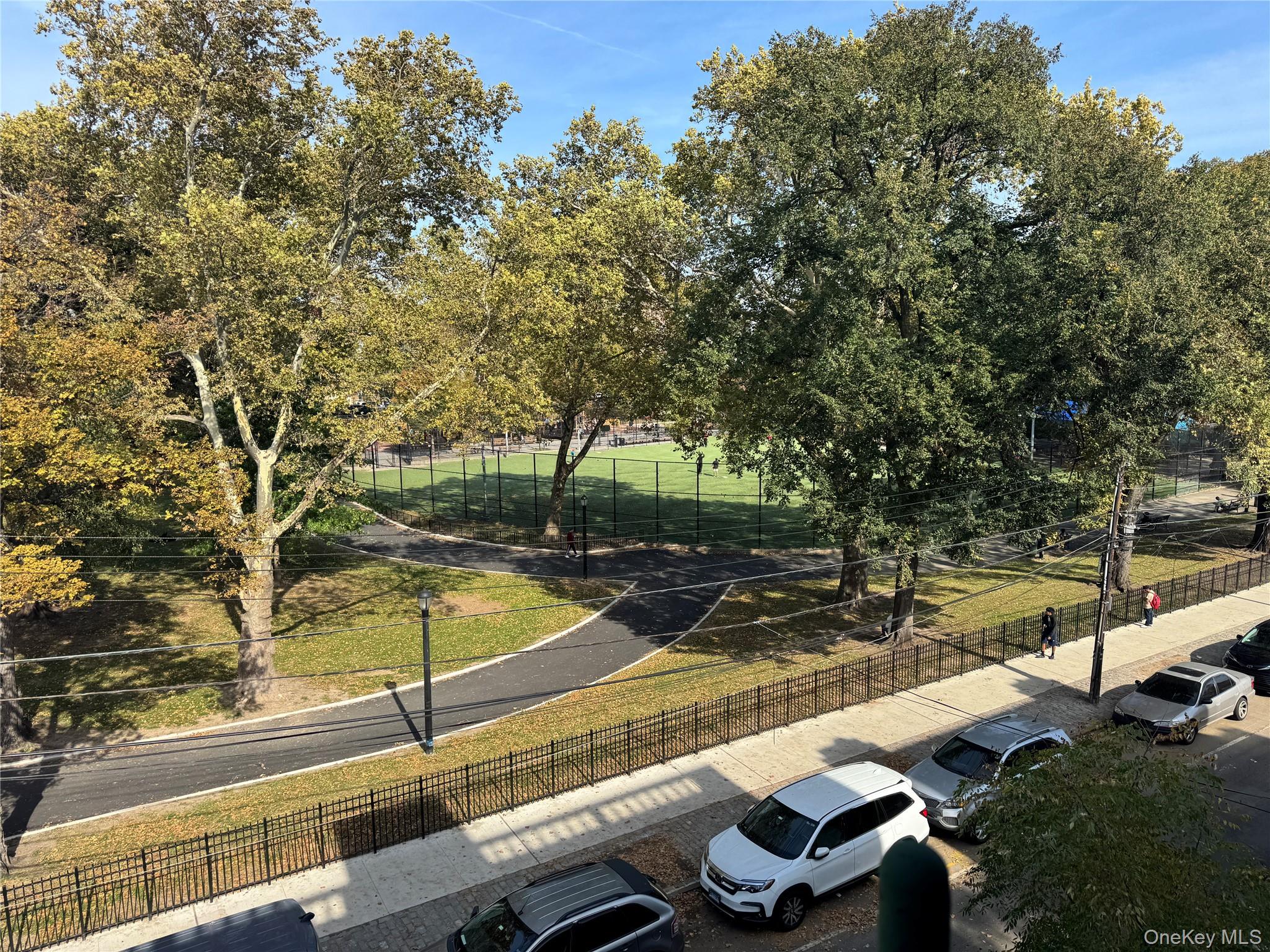 #11 photo, 103-02 42nd Ave, クイーンズ区 Corona , NY 11368