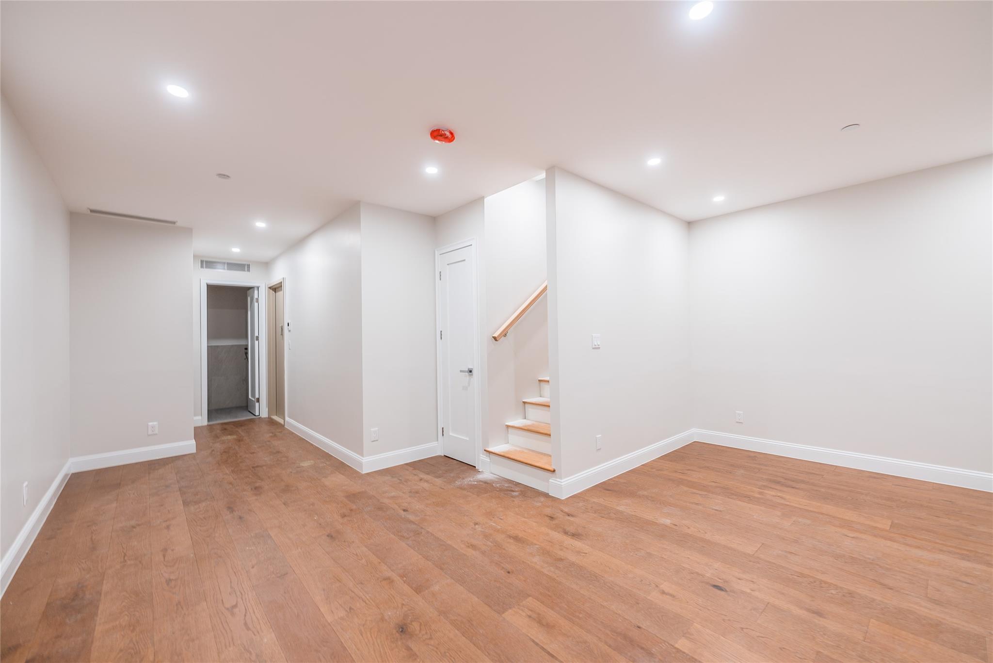 #12 photo, 4209 Hampton Street, クイーンズ区 Elmhurst , NY 11373