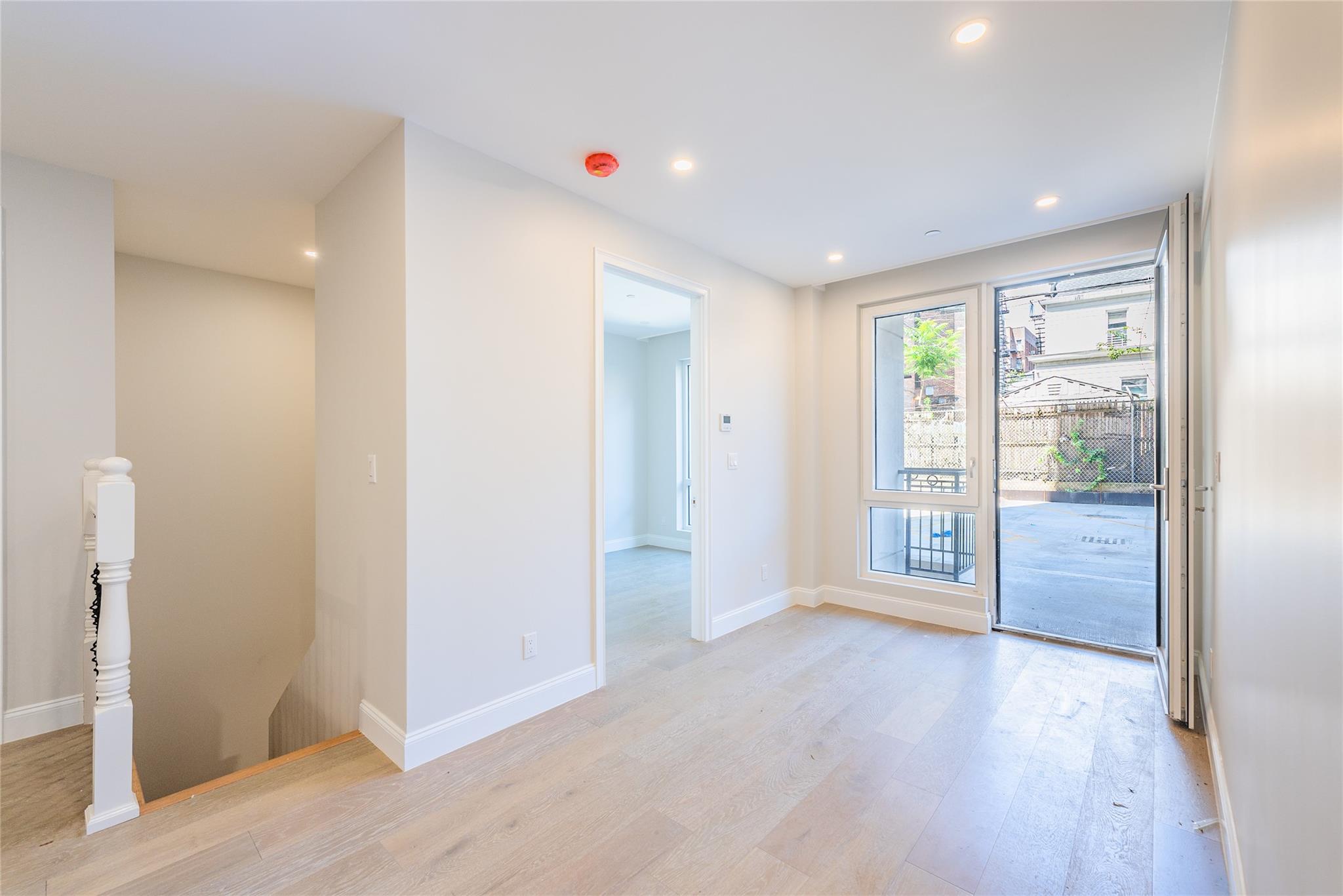 #7 photo, 4209 Hampton Street, クイーンズ区 Elmhurst , NY 11373