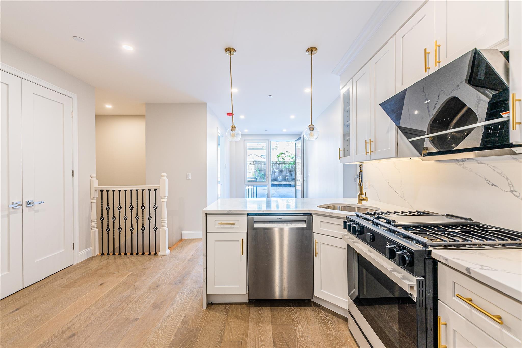 #9 photo, 4209 Hampton Street, クイーンズ区 Elmhurst , NY 11373