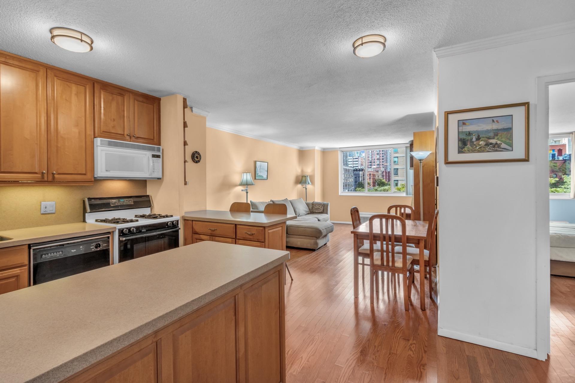 #1 photo, 345 E 93rd Street, 曼哈頓 上东城 New York (Manhattan) , NY 10128