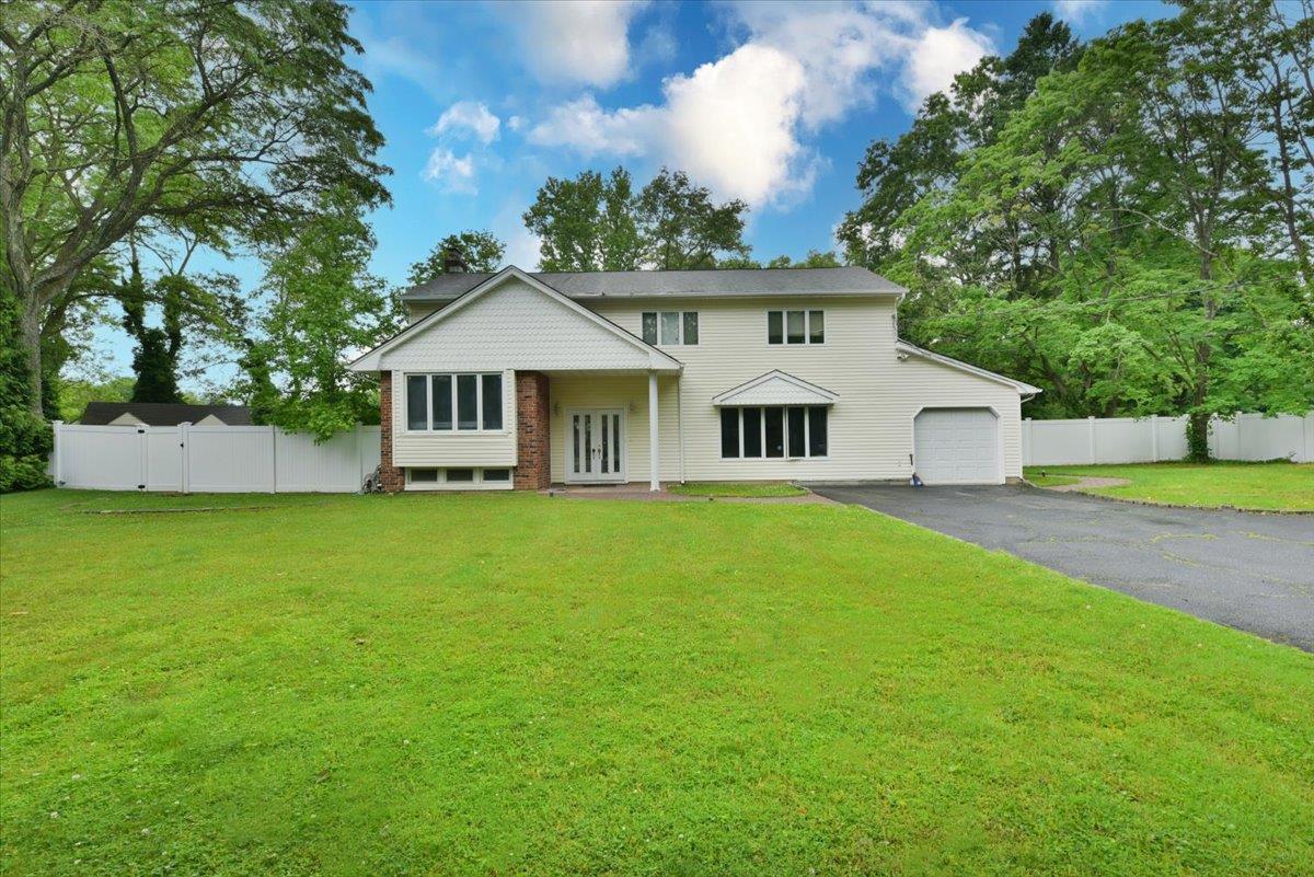 #1 photo, 6 Attridge Court, Melville , NY 11747