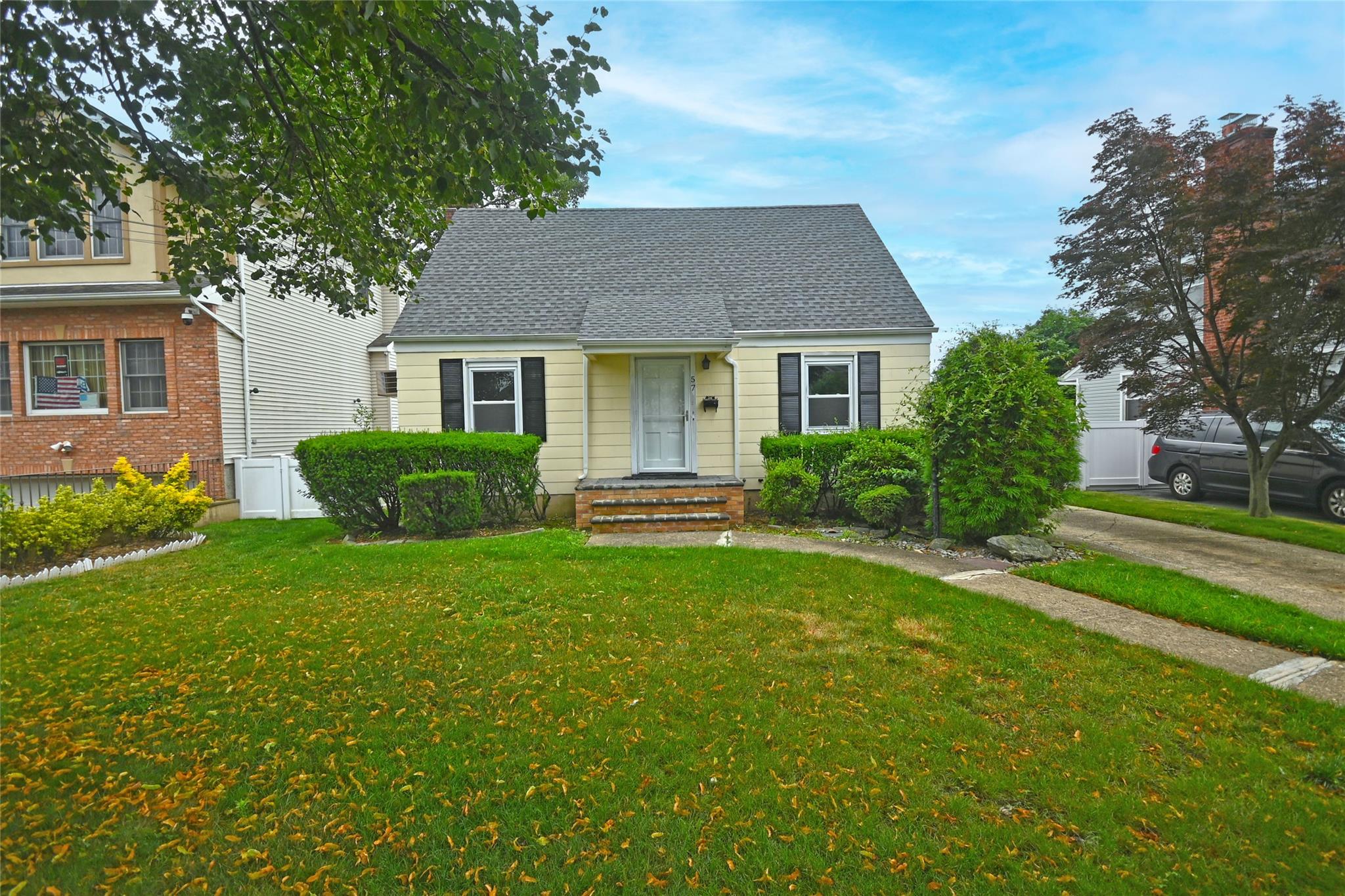 #1 photo, 57 Netherwood Drive, ناسو Albertson , NY 11507