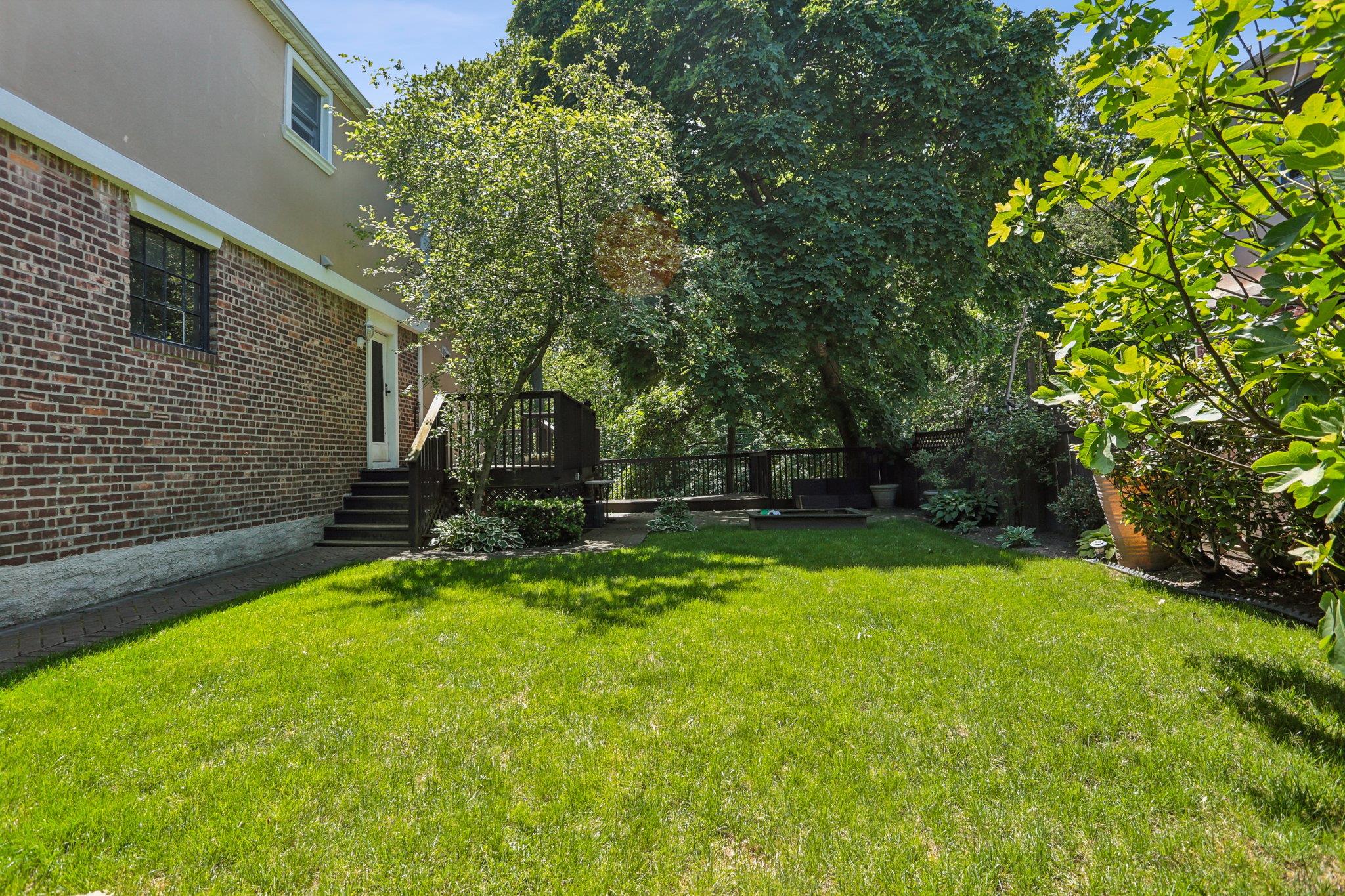 #15 photo, 80-36 208th Street, 皇后区 Hollis Hills , NY 11427