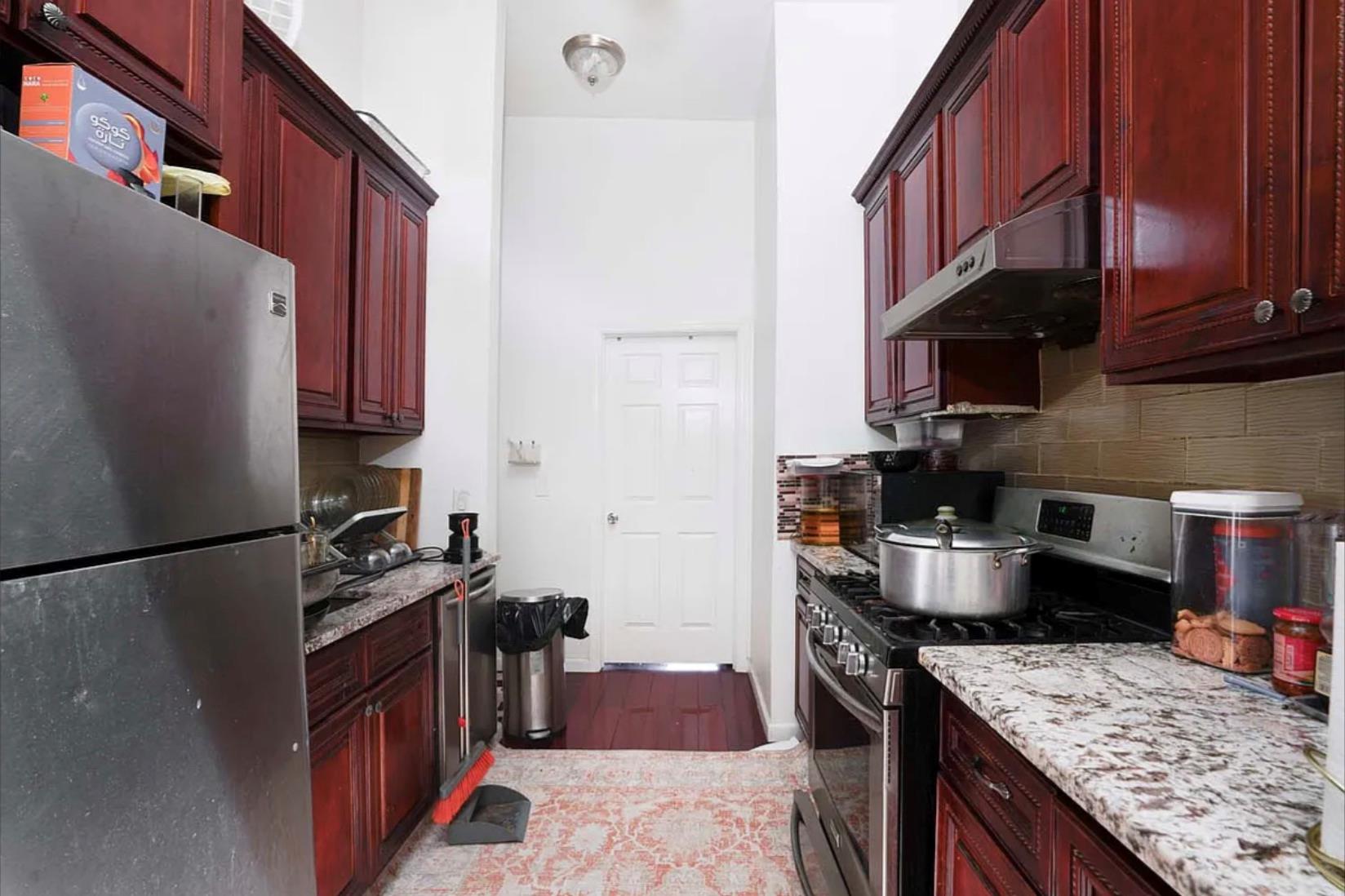 #11 photo, 29-15 Astoria Boulevard, クイーンズ区 Astoria , NY 11102