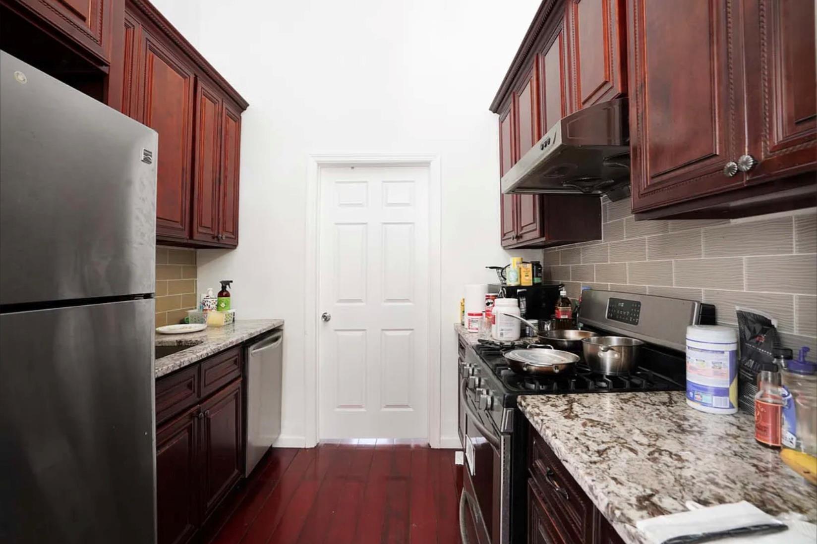 #17 photo, 29-15 Astoria Boulevard, クイーンズ区 Astoria , NY 11102