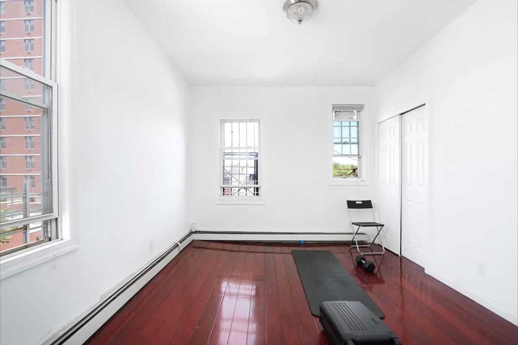 #20 photo, 29-15 Astoria Boulevard, クイーンズ区 Astoria , NY 11102