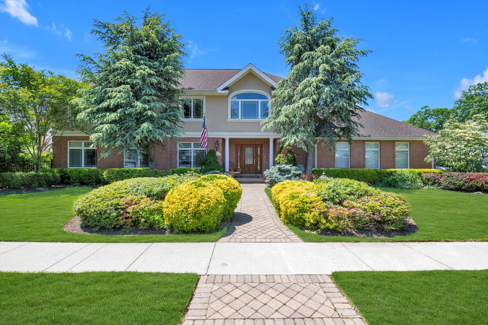 #1 photo, 251 Wilmot Drive, ناسو Hewlett , NY 11557