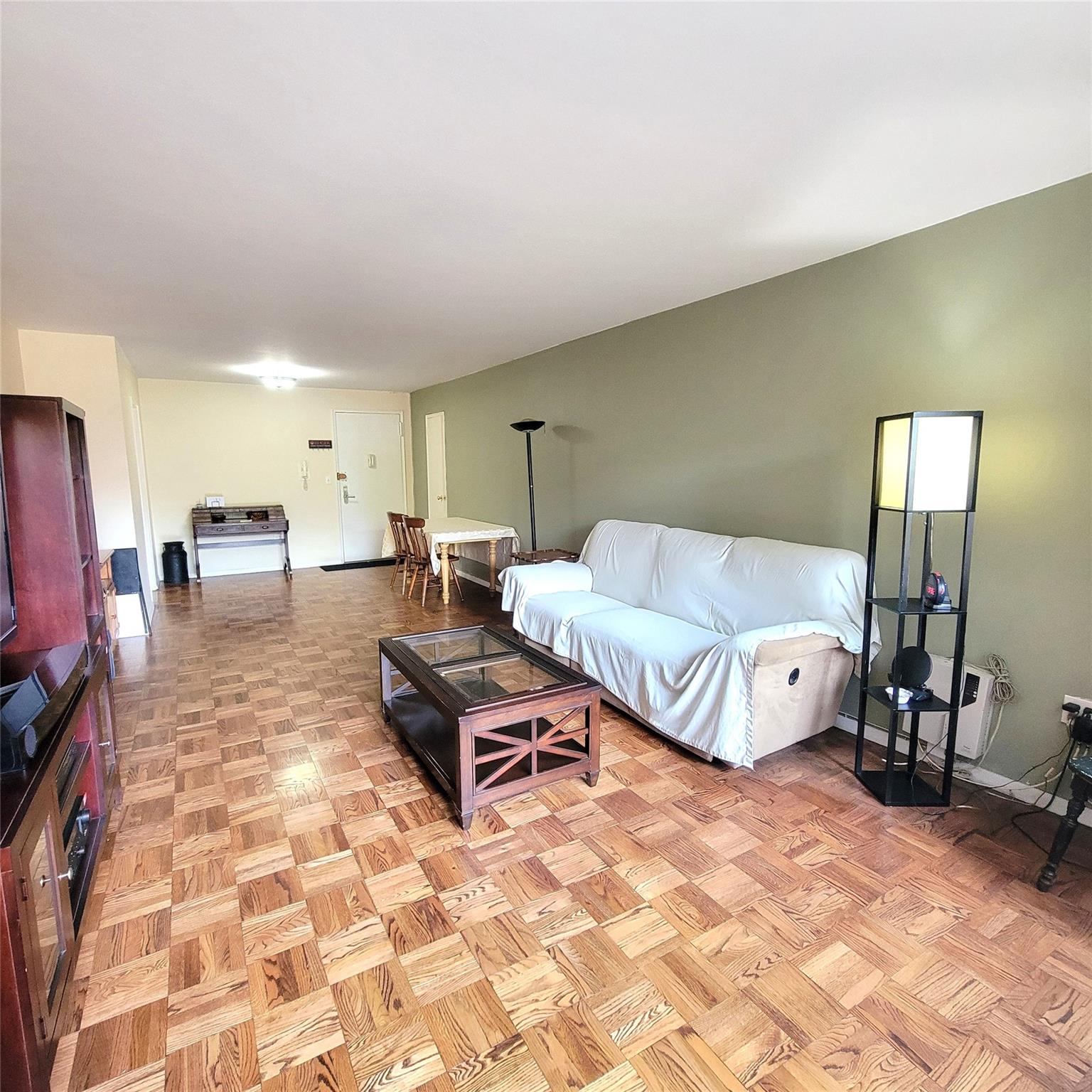 #3 photo, 70-20 108 Street, Forest Hills , NY 11375