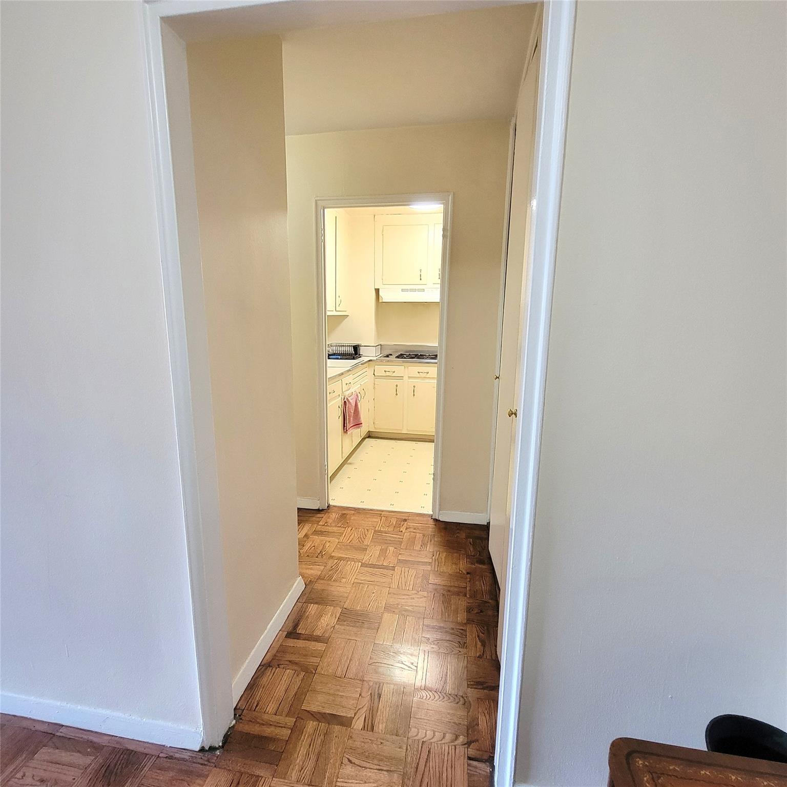 #5 photo, 70-20 108 Street, Forest Hills , NY 11375