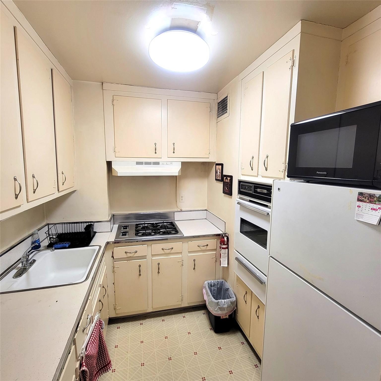 #7 photo, 70-20 108 Street, Forest Hills , NY 11375