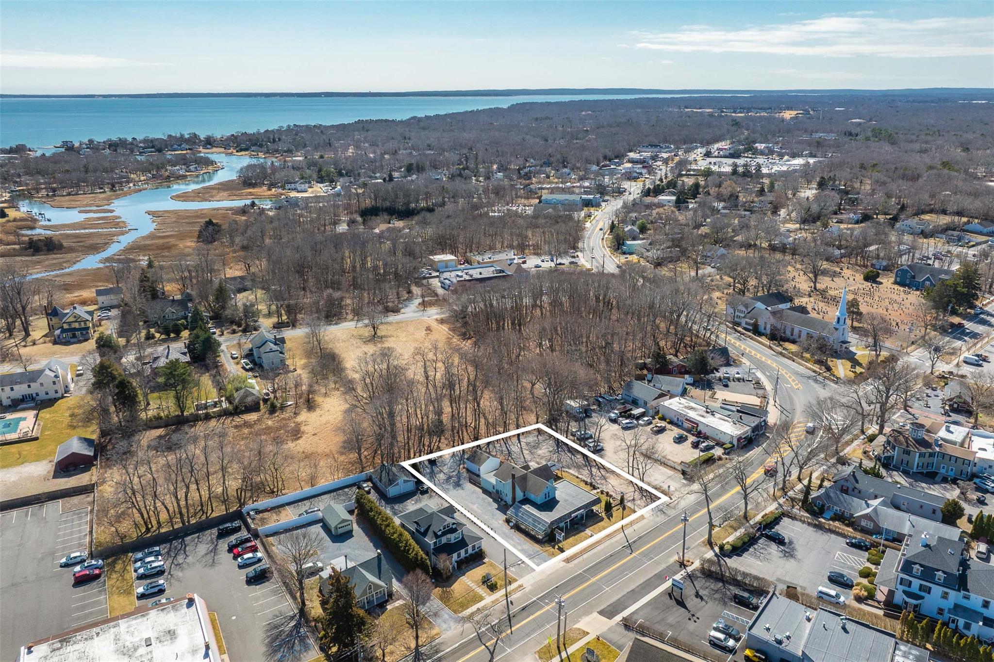 #4 photo, 13100 Main Rd, サフォーク郡 Mattituck , NY 11952