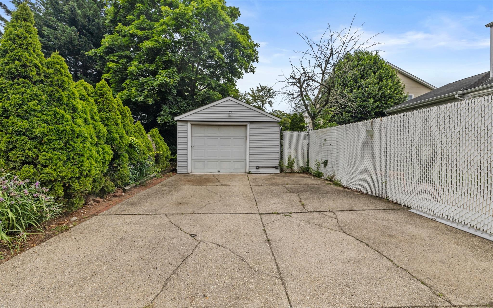 #17 photo, 84 Charles Street, ナッソー郡 Mineola , NY 11501