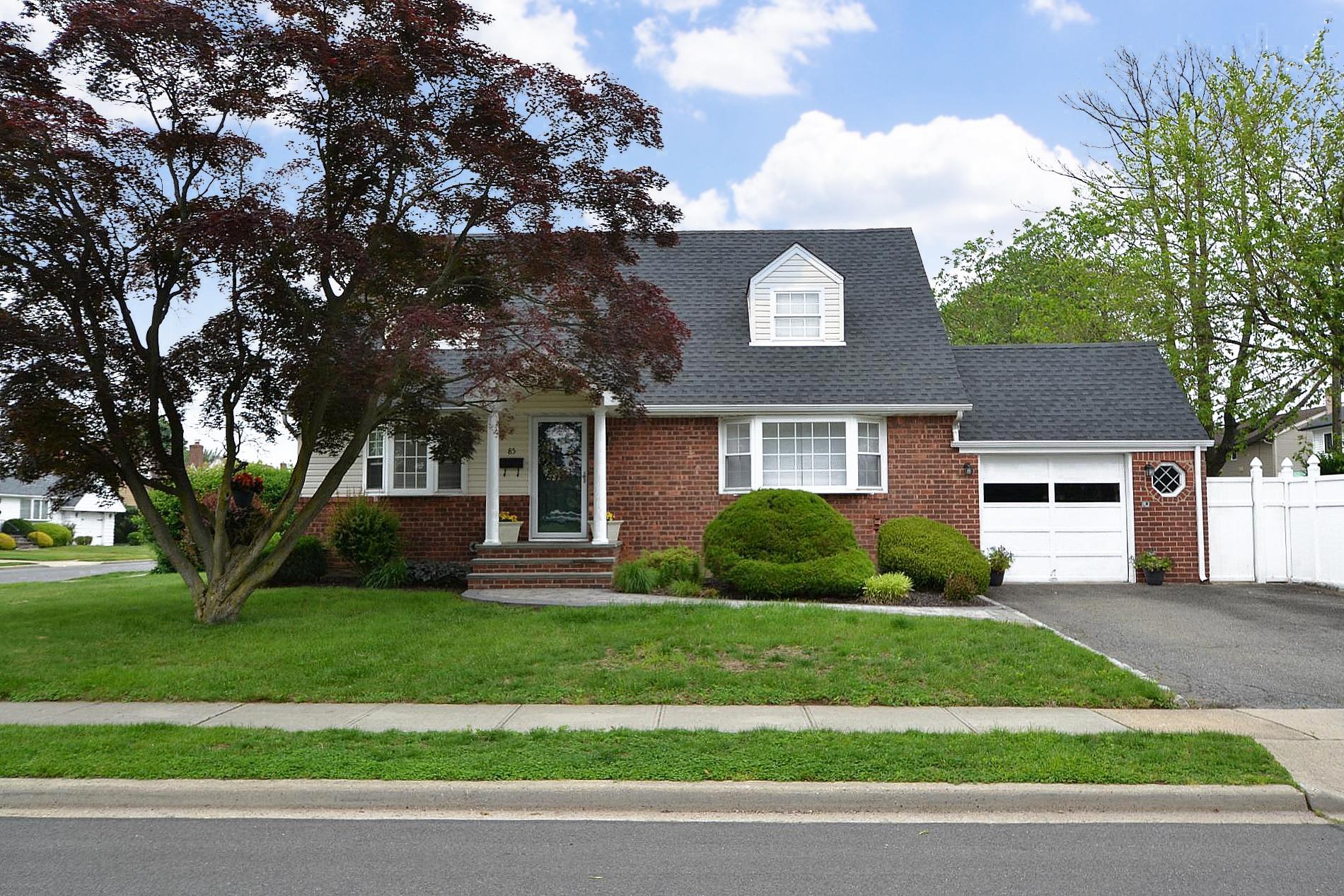 #1 photo, 85 Manor Street, 長島 Plainview , NY 11803