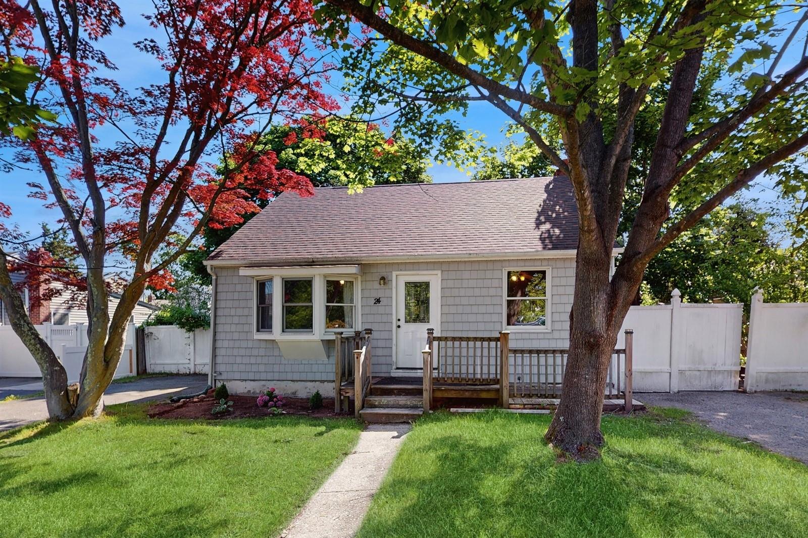 #1 photo, 24 Smith Lane, Саффолк ‖ Centereach , NY 11720