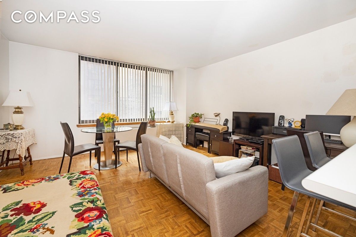 #1 photo, 250 W 89th Street, Upper West Side , NY 10024