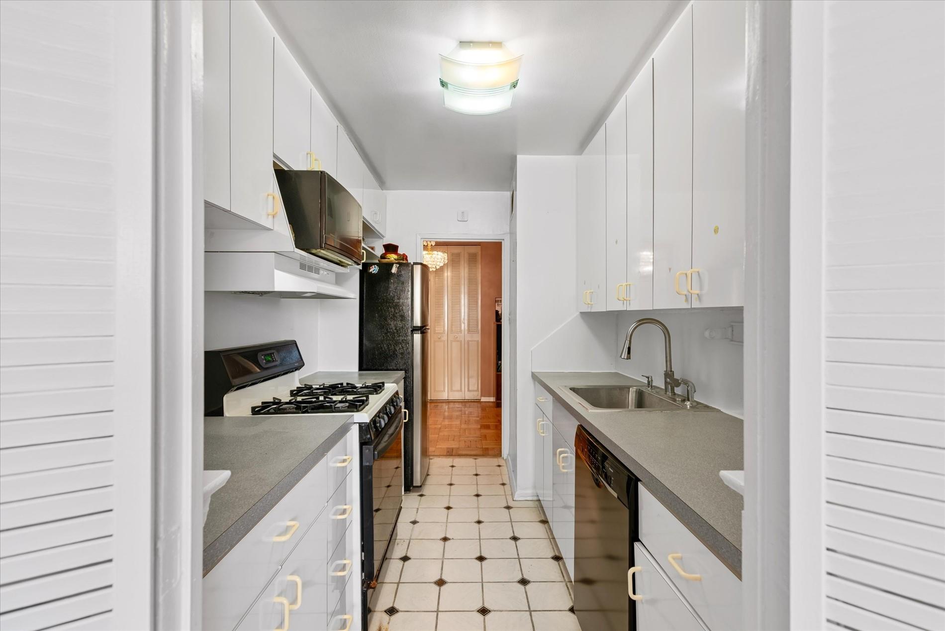 #9 photo, 102-30 66th Road, Forest Hills , NY 11375