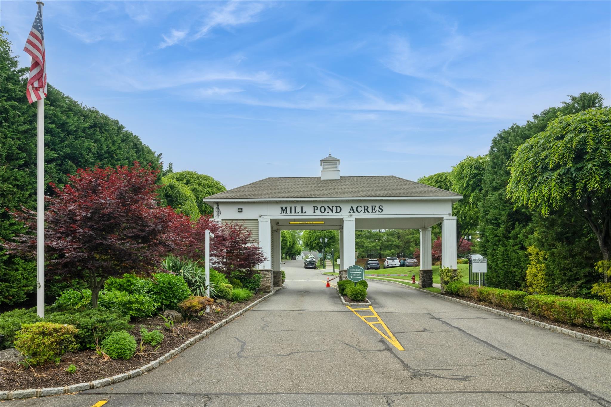 #1 photo, 124 Pond View Drive, ناسو Port Washington , NY 11050