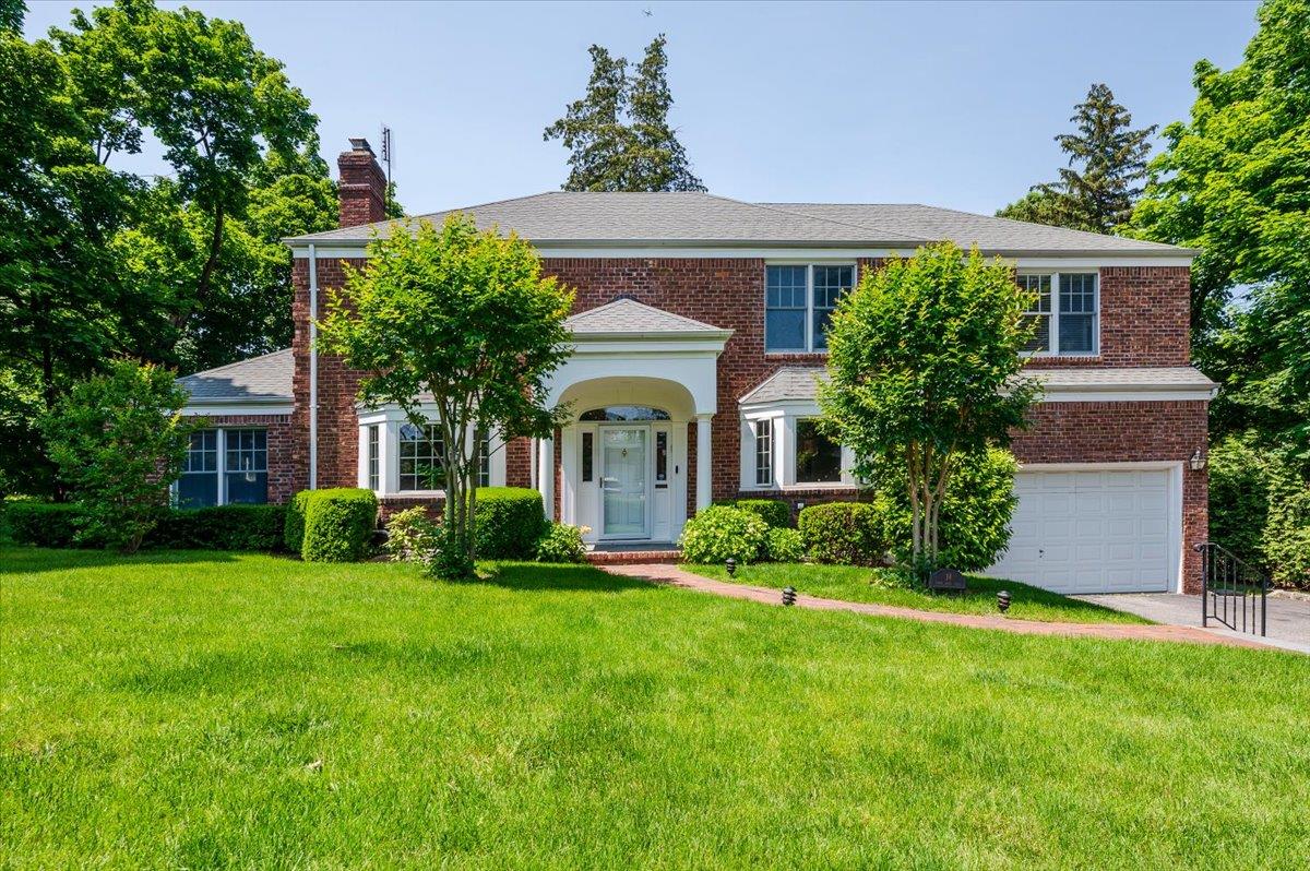 #1 photo, 14 Pond Park Road, Great Neck , NY 11023