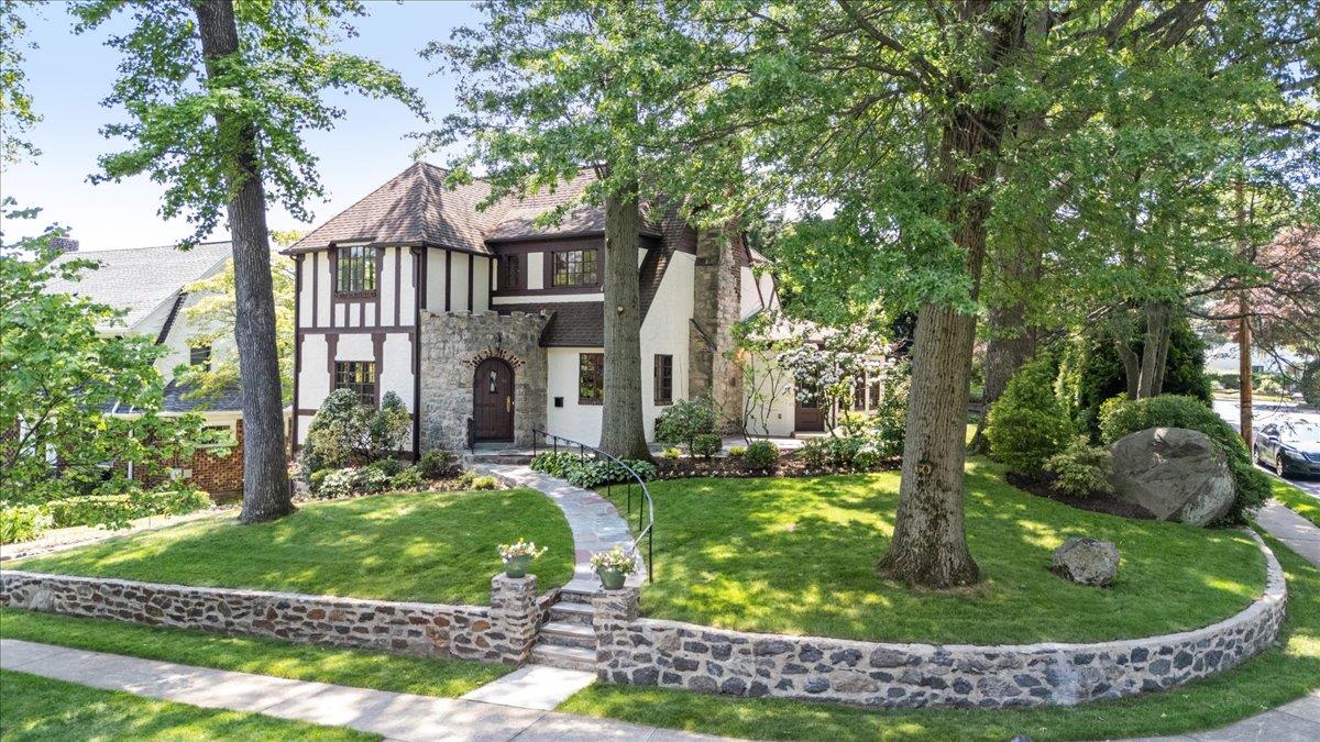 #1 photo, 60 Echo Lane, Larchmont , NY 10538