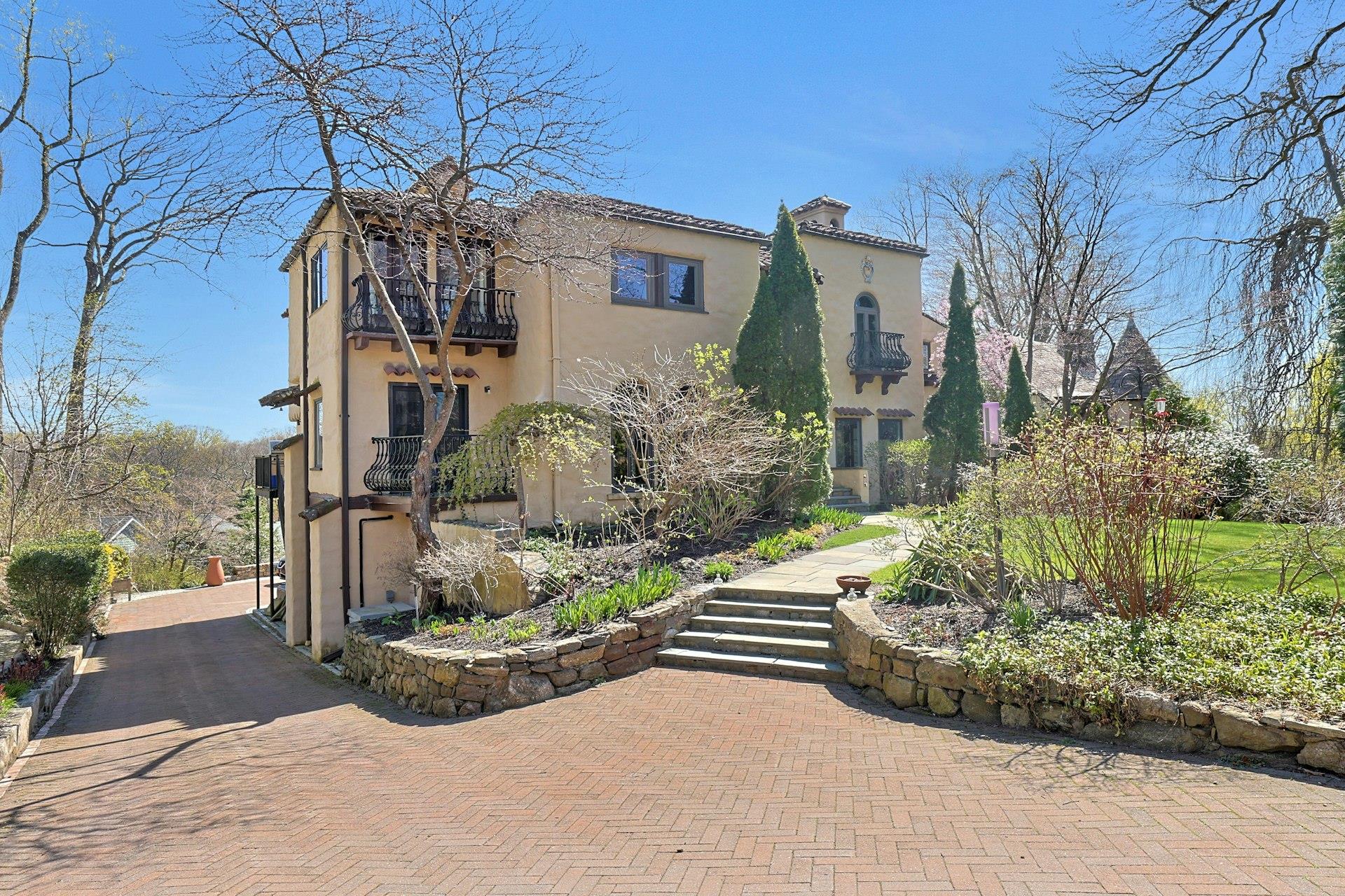 #1 photo, 286 Lyncroft Road, New Rochelle , NY 10804