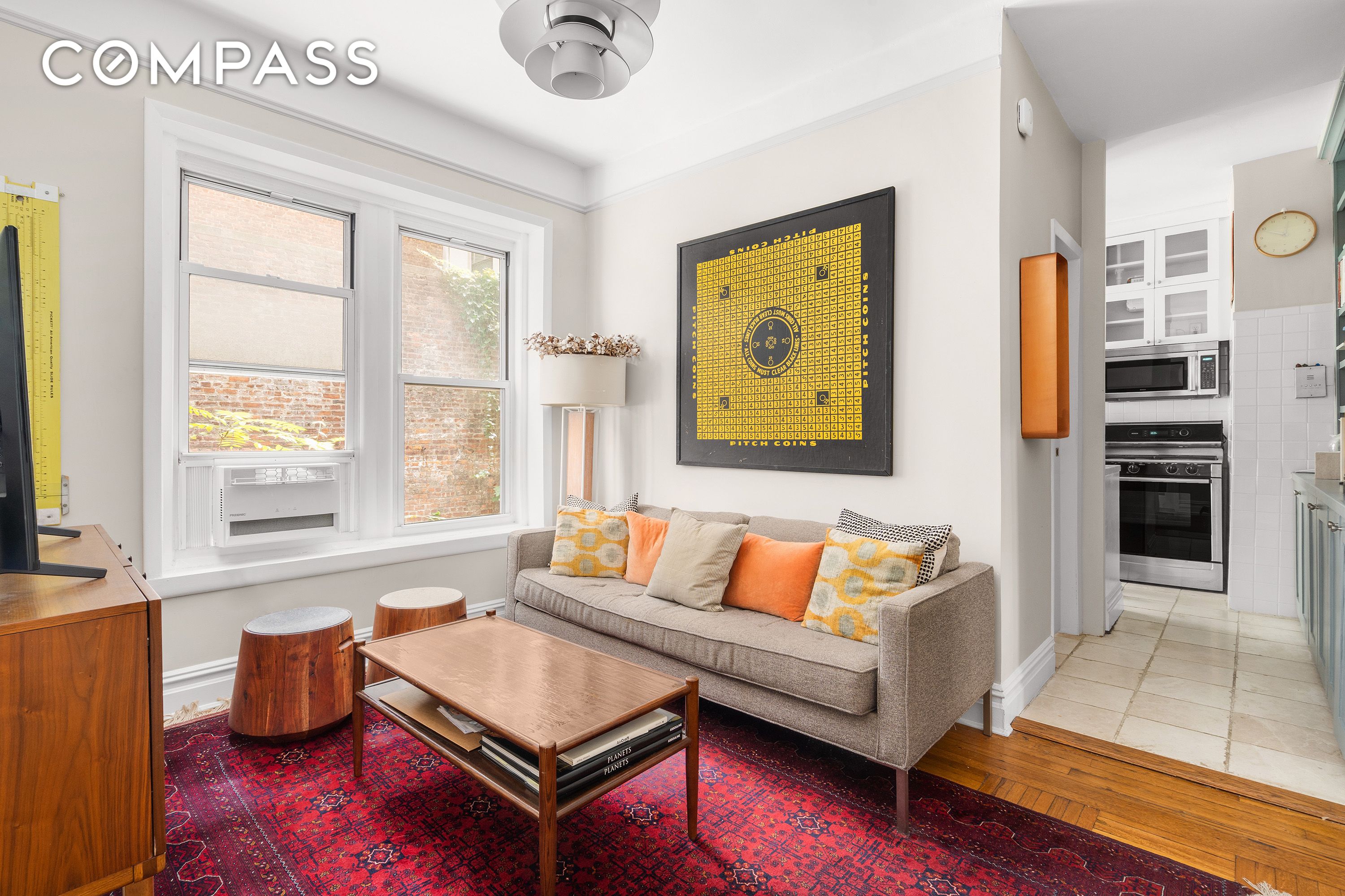 #1 photo, 261 W 22nd Street, Chelsea , NY 10011