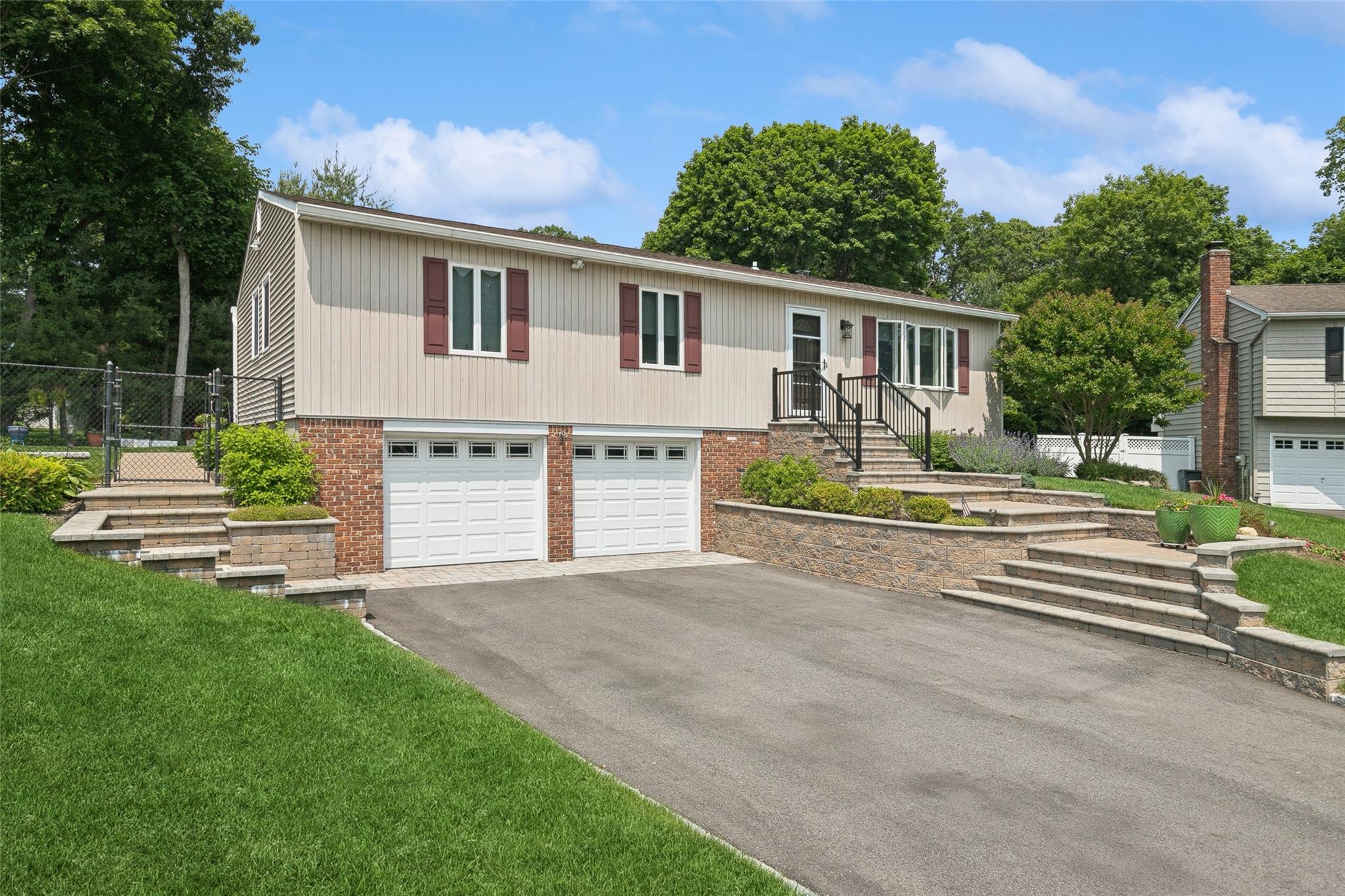 #1 photo, 6 Stardom Court, Saint James , NY 11780