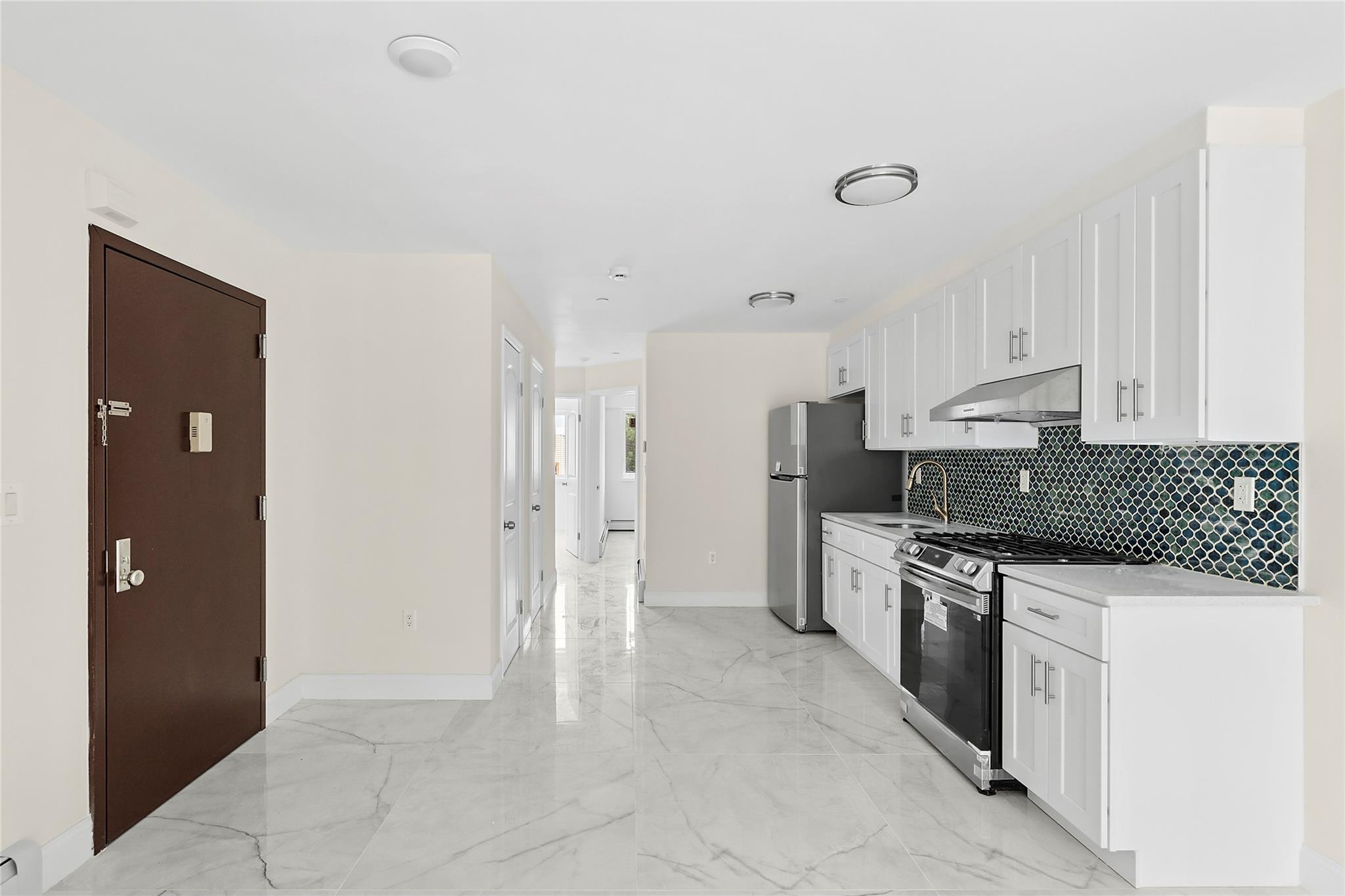 #10 photo, 104-47 49 Avenue, クイーンズ区 Corona , NY 11368