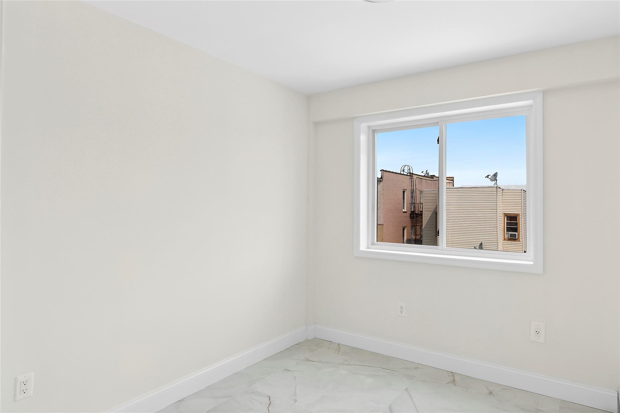 #14 photo, 104-47 49 Avenue, クイーンズ区 Corona , NY 11368