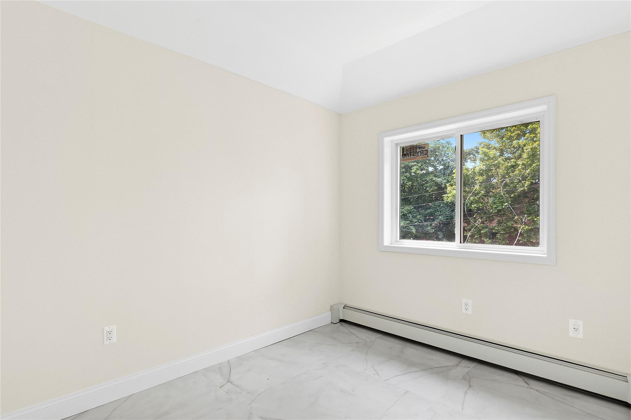 #13 photo, 104-49 49 Avenue, クイーンズ区 Corona , NY 11368