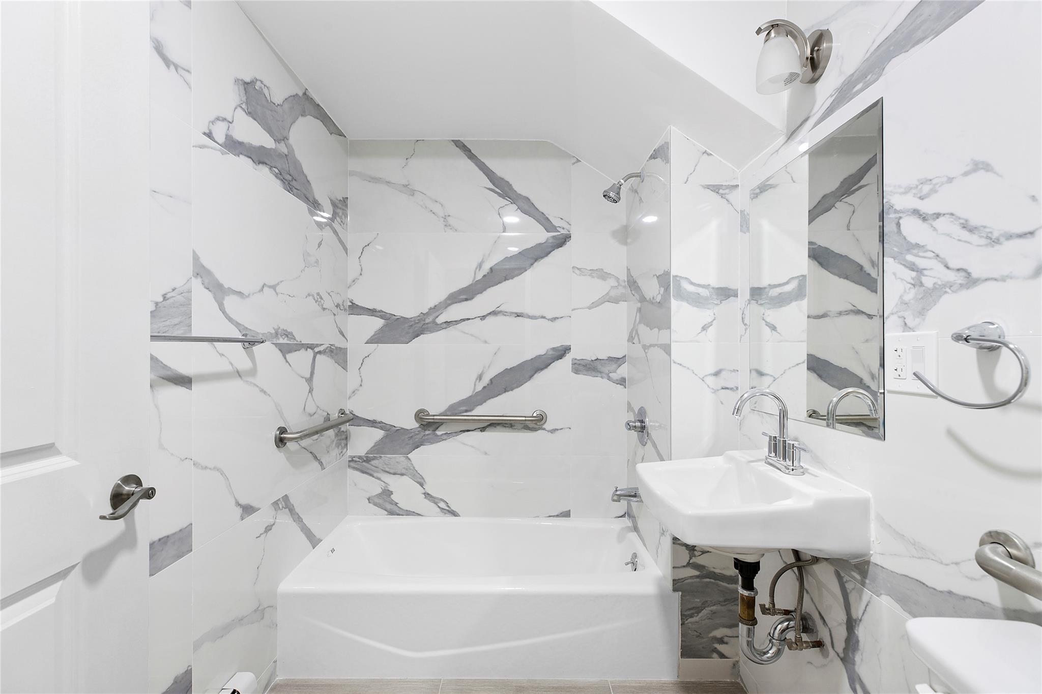 #4 photo, 104-49 49 Avenue, クイーンズ区 Corona , NY 11368