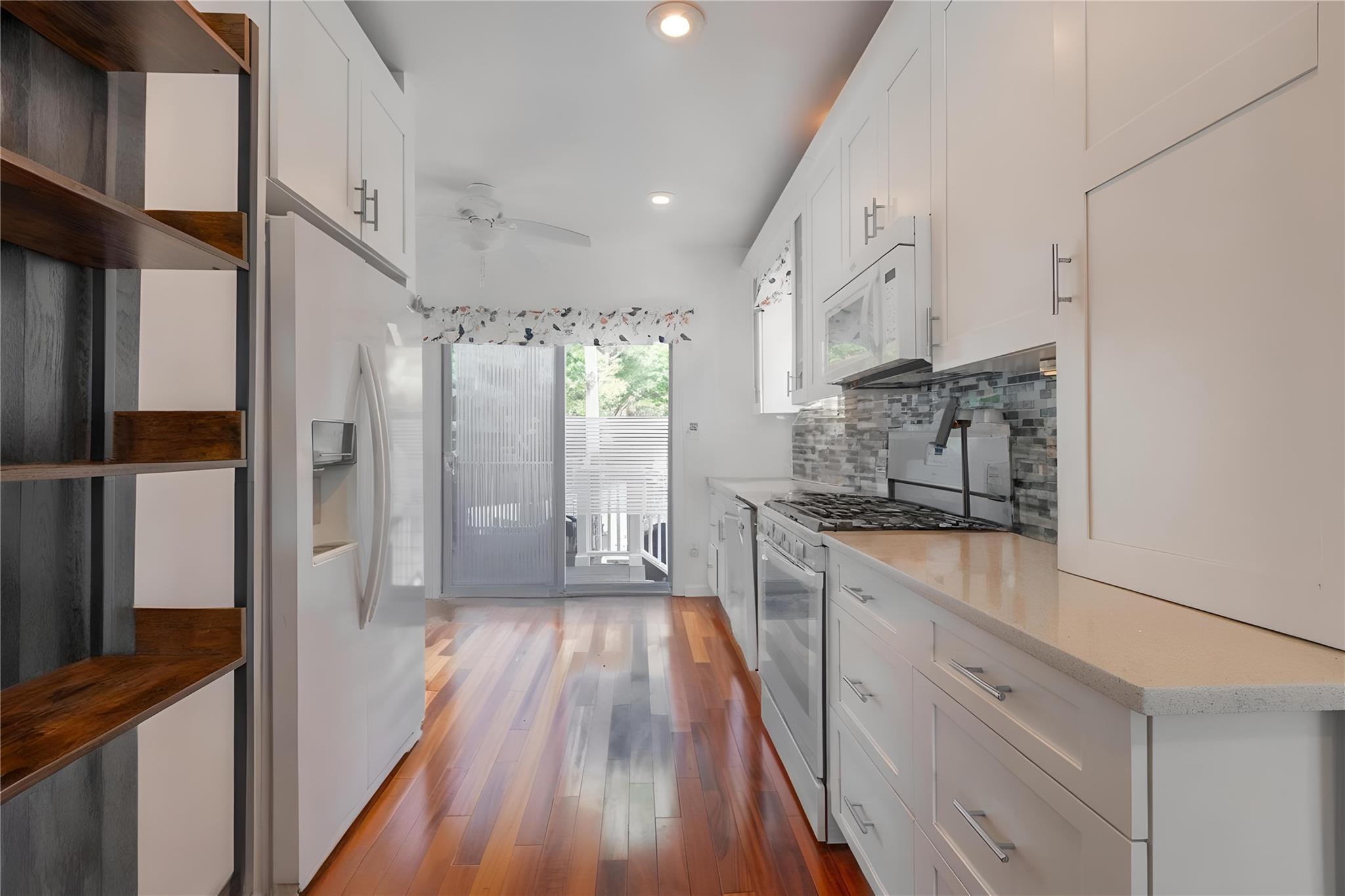 #8 photo, 849 E Bay Drive, サフォーク郡 West Islip , NY 11795