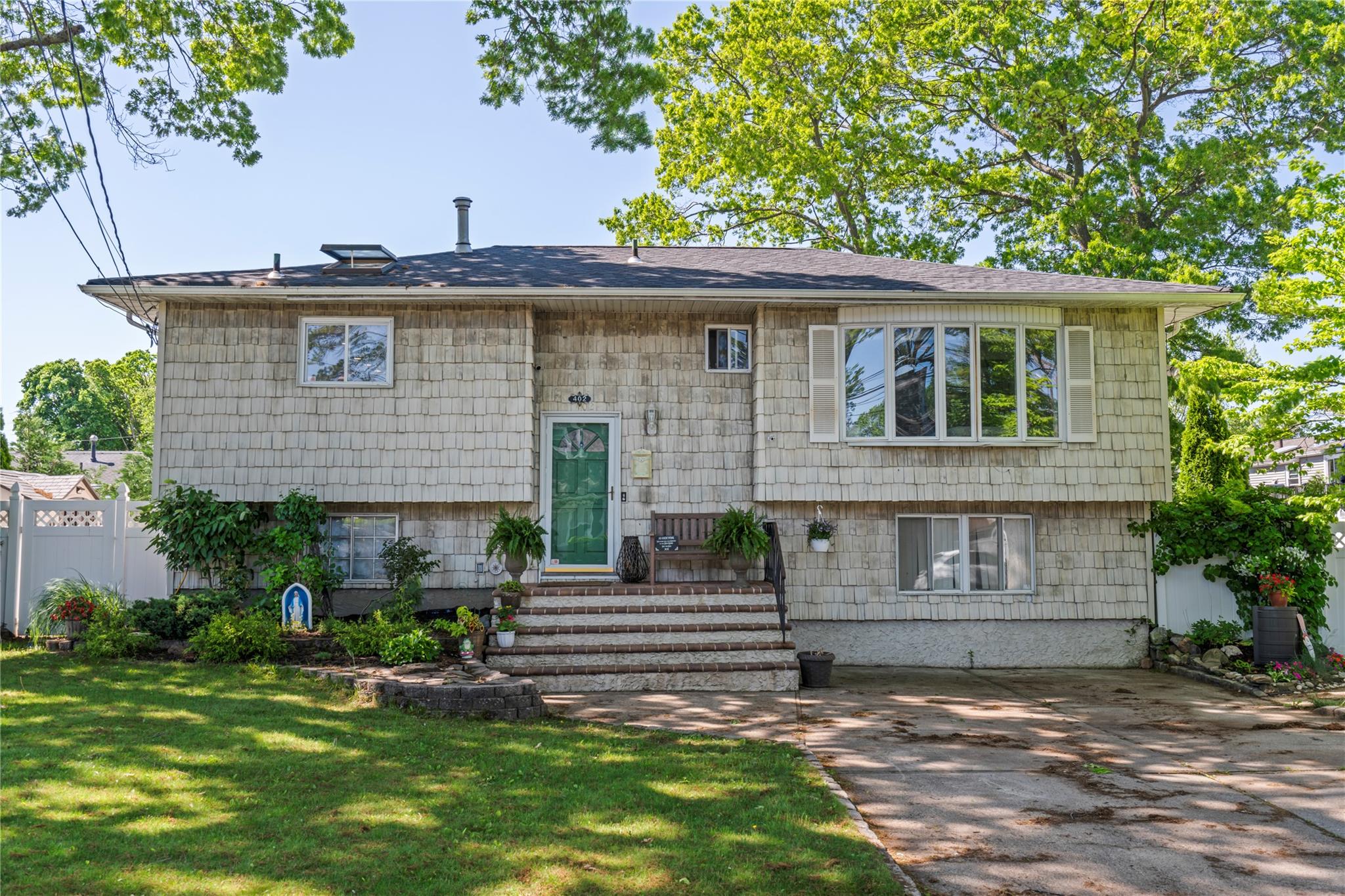 #1 photo, 402 Chelsea Avenue, West Babylon , NY 11704