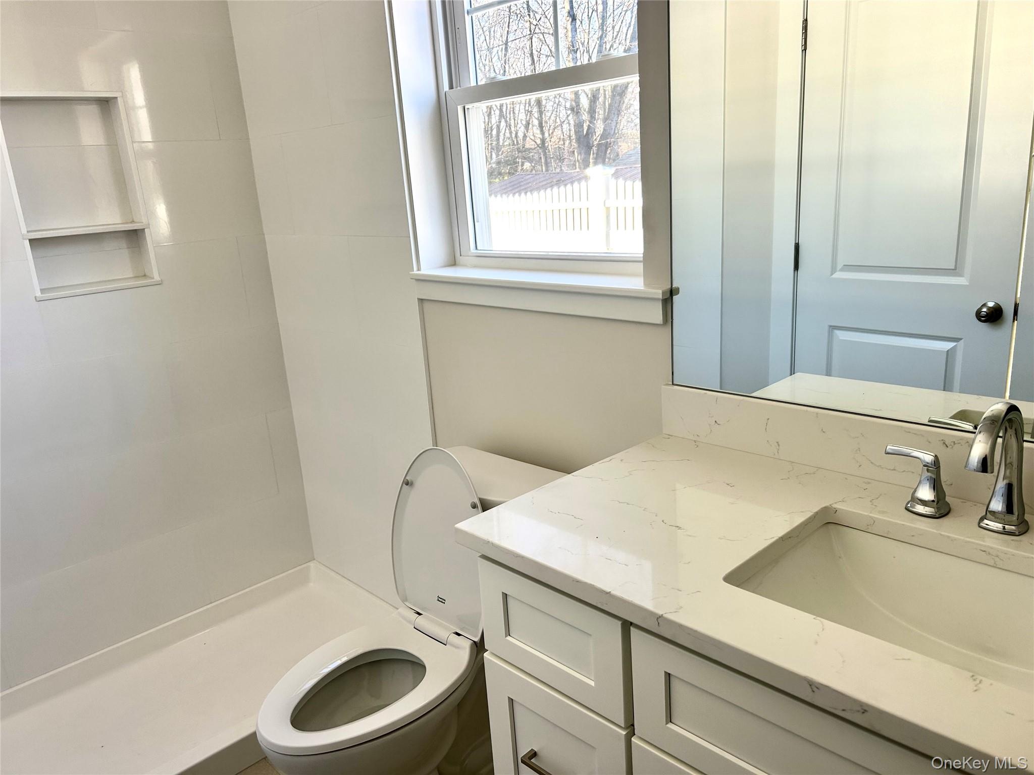 #9 photo, 20 10th Street, 롱 아일랜드 Ronkonkoma , NY 11779