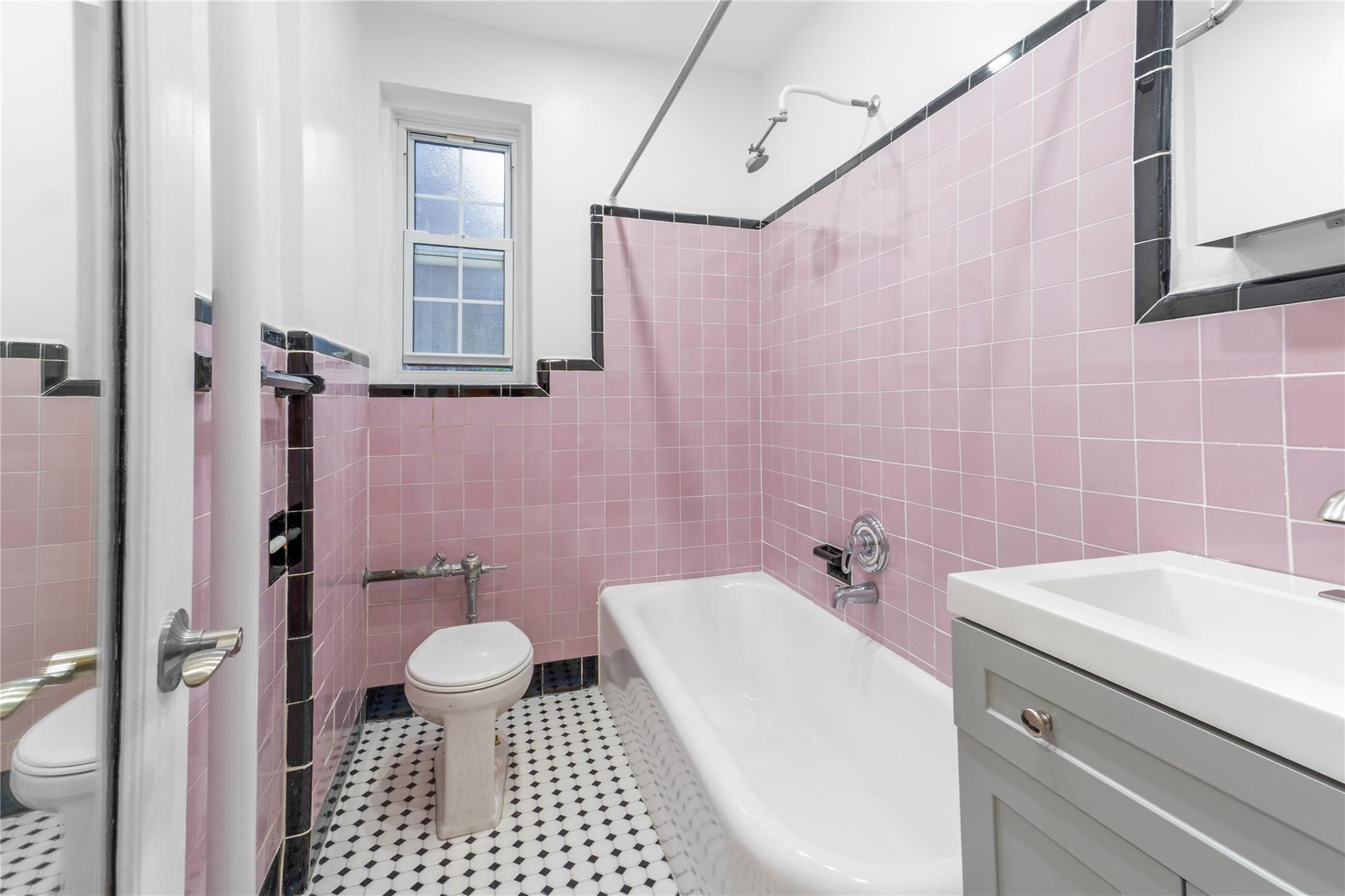 #12 photo, 11007 73rd Road, クイーンズ区 Forest Hills , NY 11375