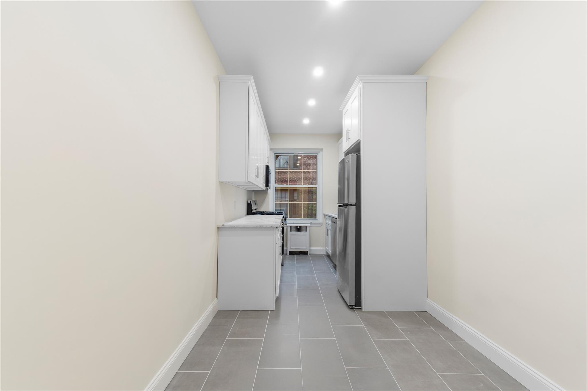 #9 photo, 11007 73rd Road, クイーンズ区 Forest Hills , NY 11375