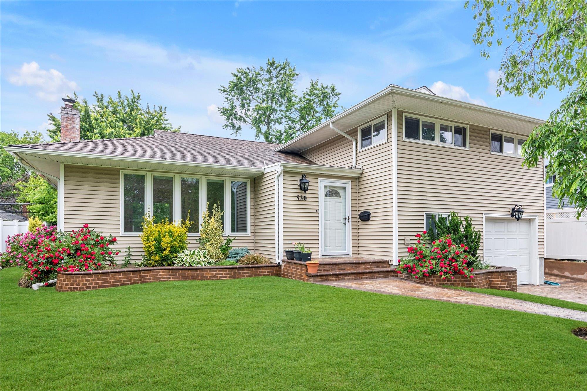 #1 photo, 530 Lakeville Lane, East Meadow , NY 11554