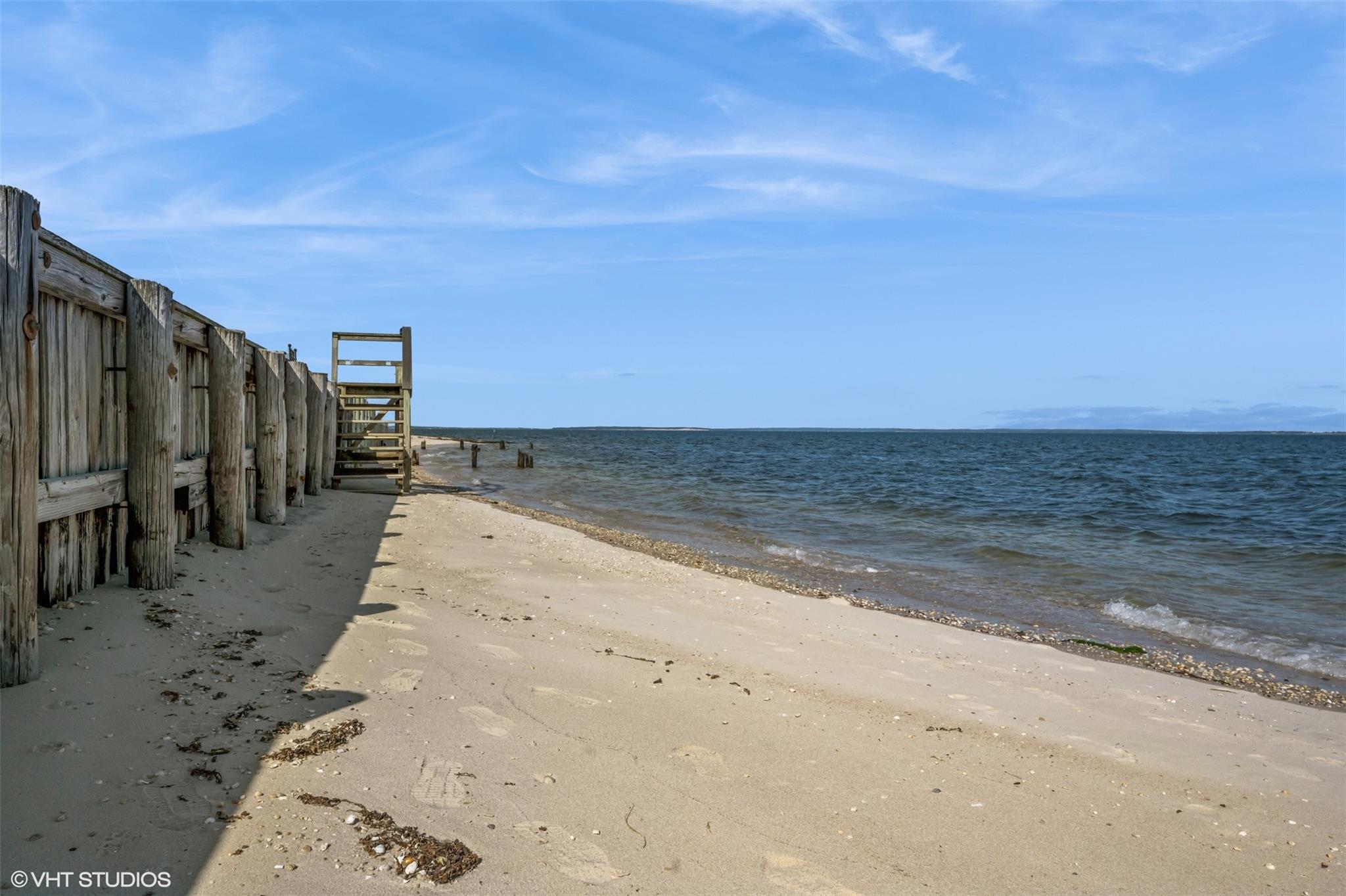 #1 photo, 31 Dunlookin Lane, سوفولك South Jamesport , NY 11970
