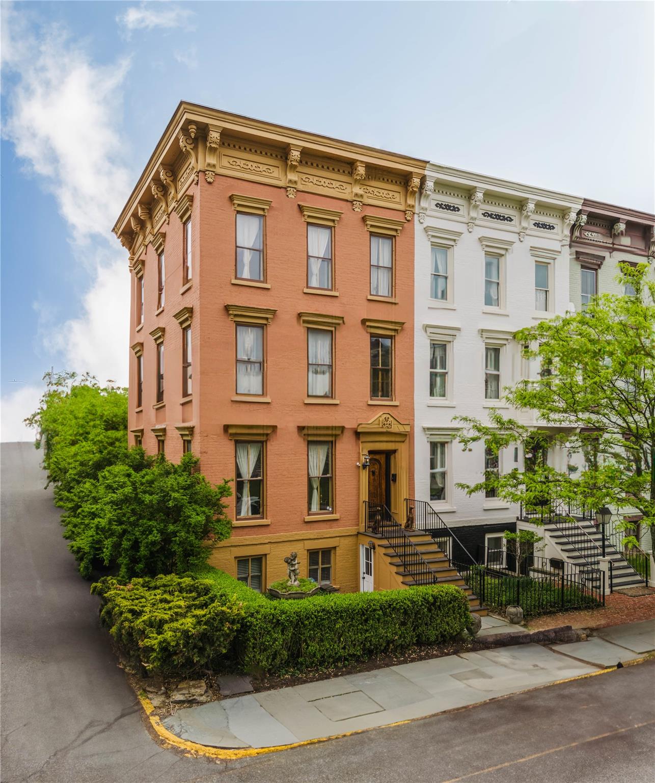 #1 photo, 1 E Court Street, Hudson , NY 12534