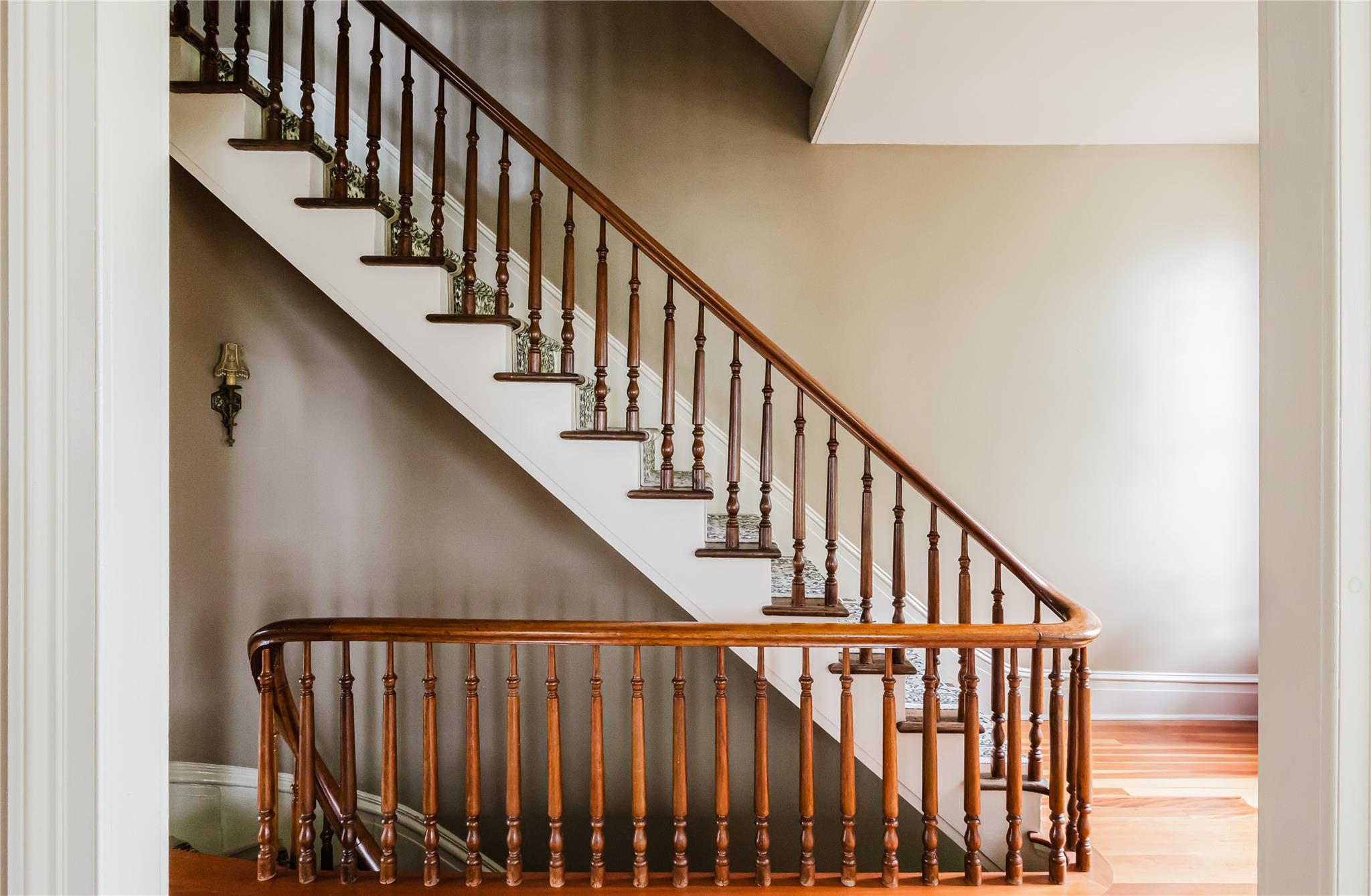 #20 photo, 1 E Court Street, Hudson , NY 12534