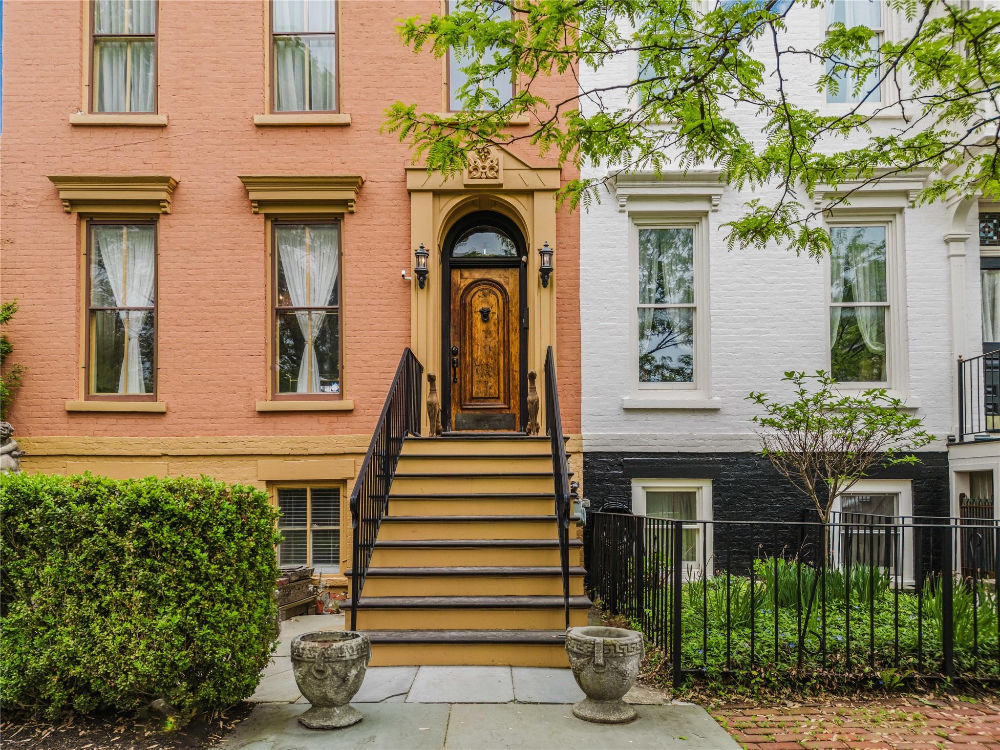 #8 photo, 1 E Court Street, Hudson , NY 12534