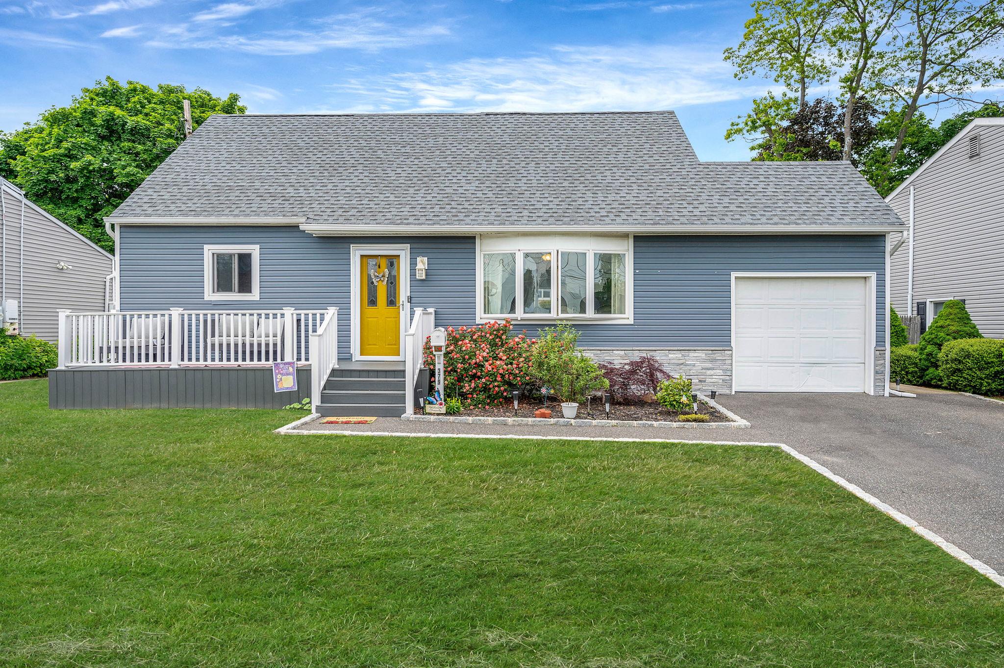 #1 photo, 379 Columbus Avenue, West Babylon , NY 11704