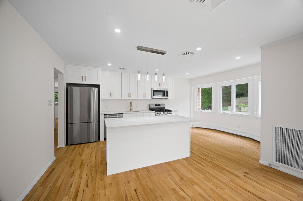 #8 photo, 26 Ravine Road, Great Neck , NY 11023