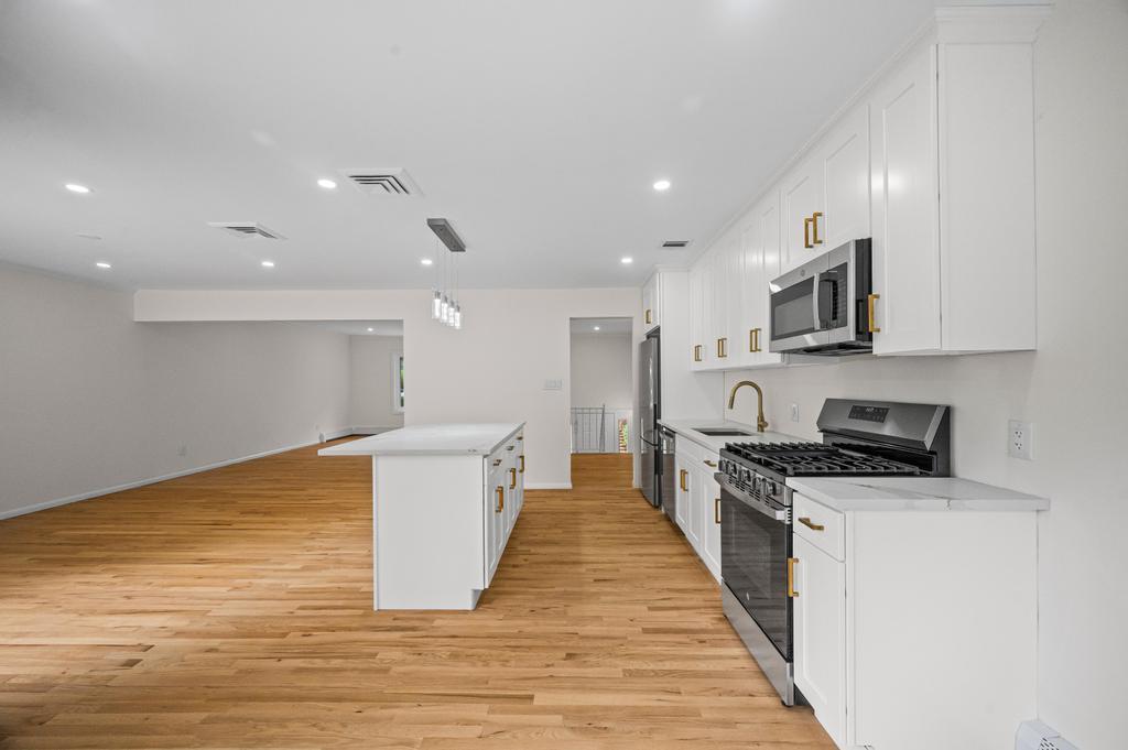 #9 photo, 26 Ravine Road, Great Neck , NY 11023