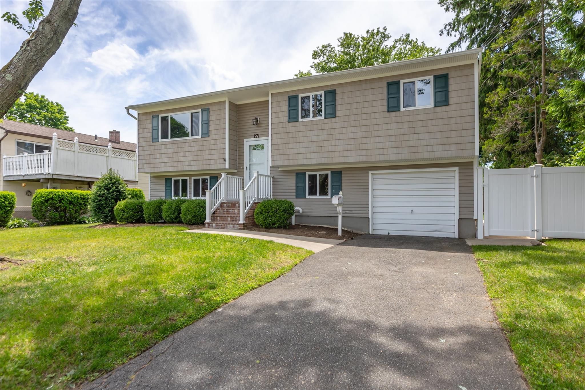 #1 photo, 271 6th Avenue, 東長島 West Babylon , NY 11704