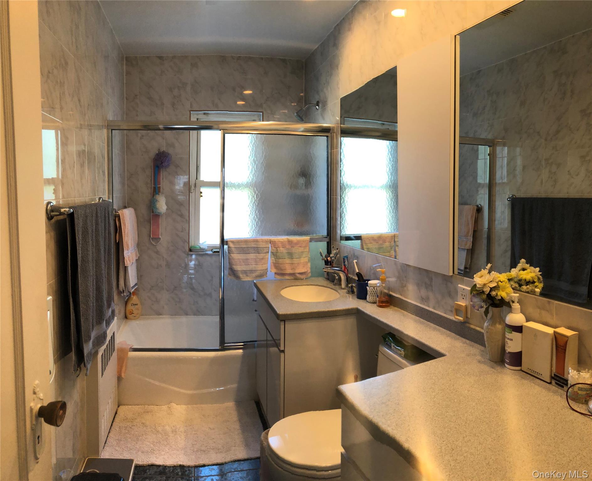 #12 photo, 70-27 175th Street, クイーンズ区 Fresh Meadows , NY 11365