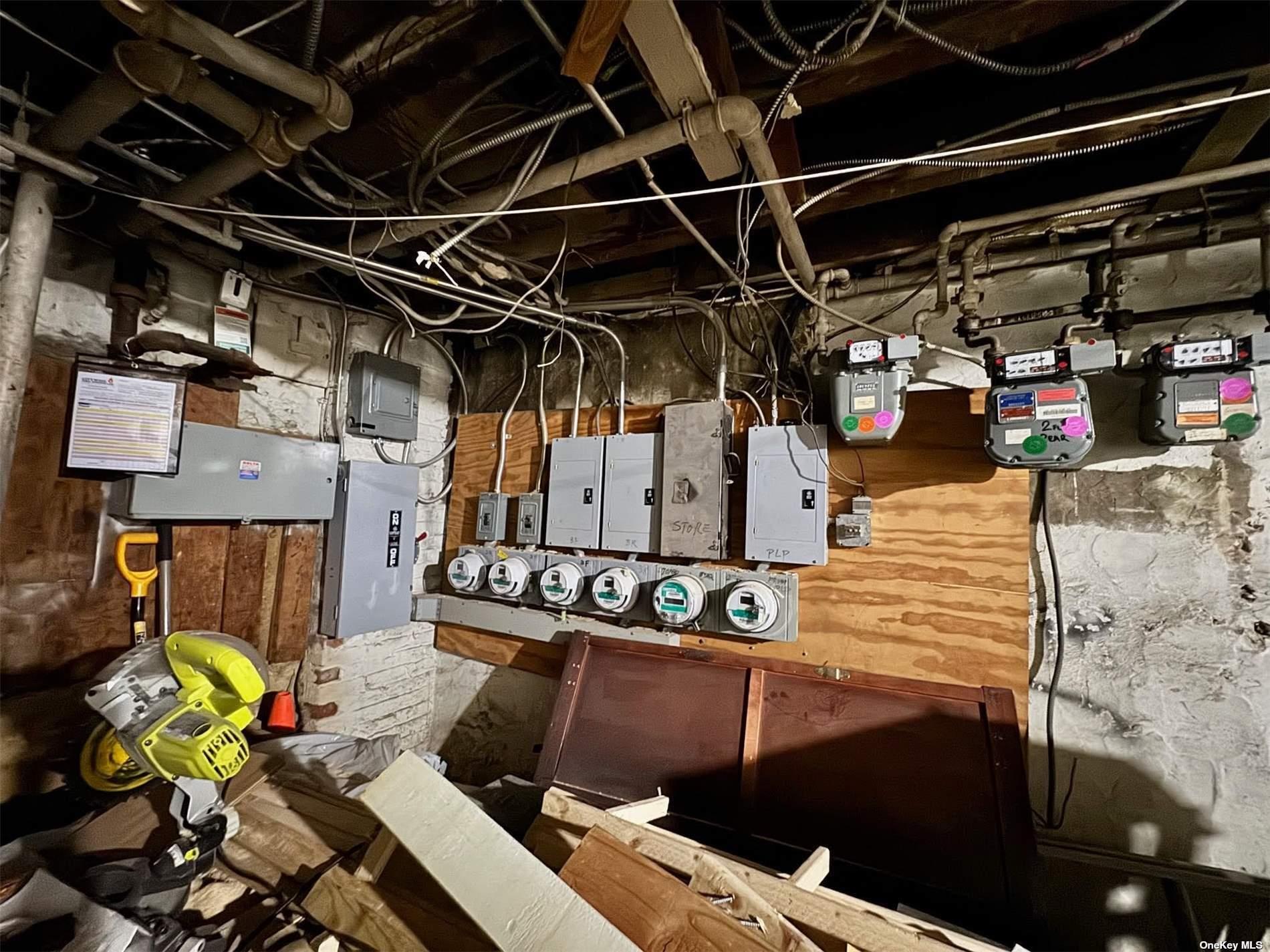 #9 photo, 28-57 Steinway Street, クイーンズ区 Astoria , NY 11103