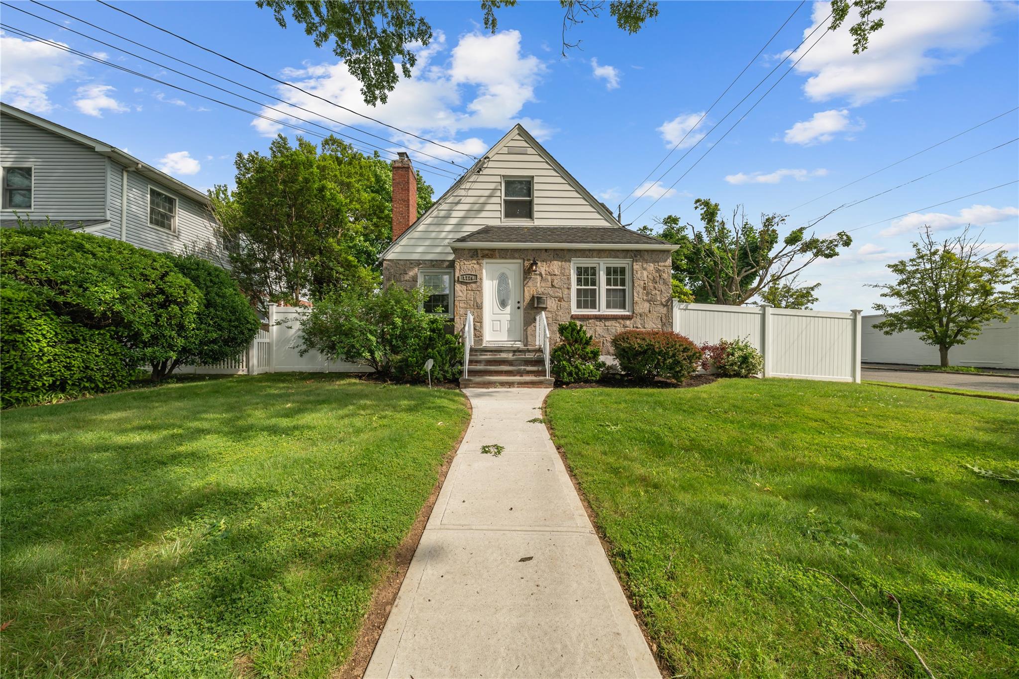 #1 photo, 1779 Aladdin Avenue, 長島 New Hyde Park , NY 11040