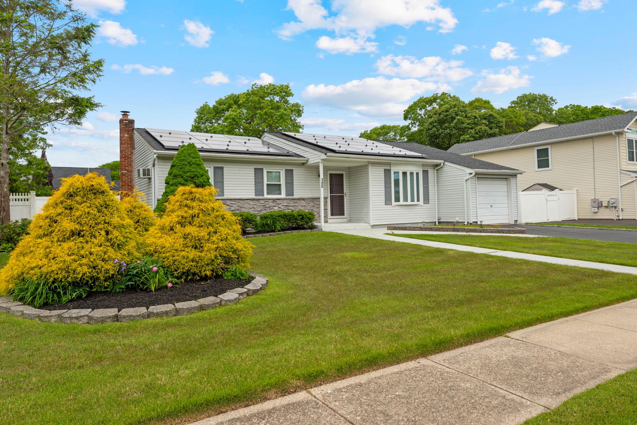 #1 photo, 106 Gainsborough Road, 東長島 Holbrook , NY 11741