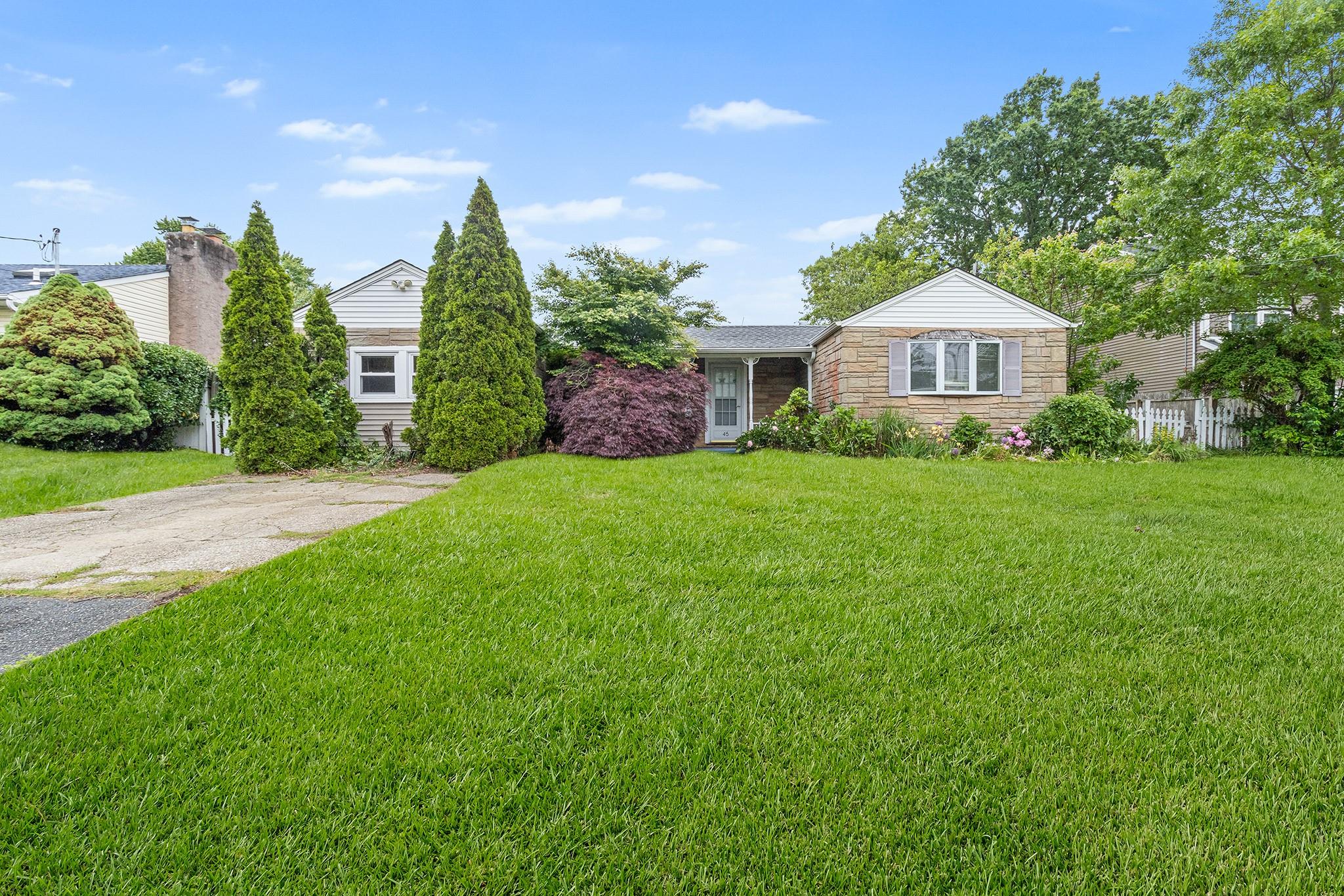 #1 photo, 45 W 23rd Street, Deer Park , NY 11729